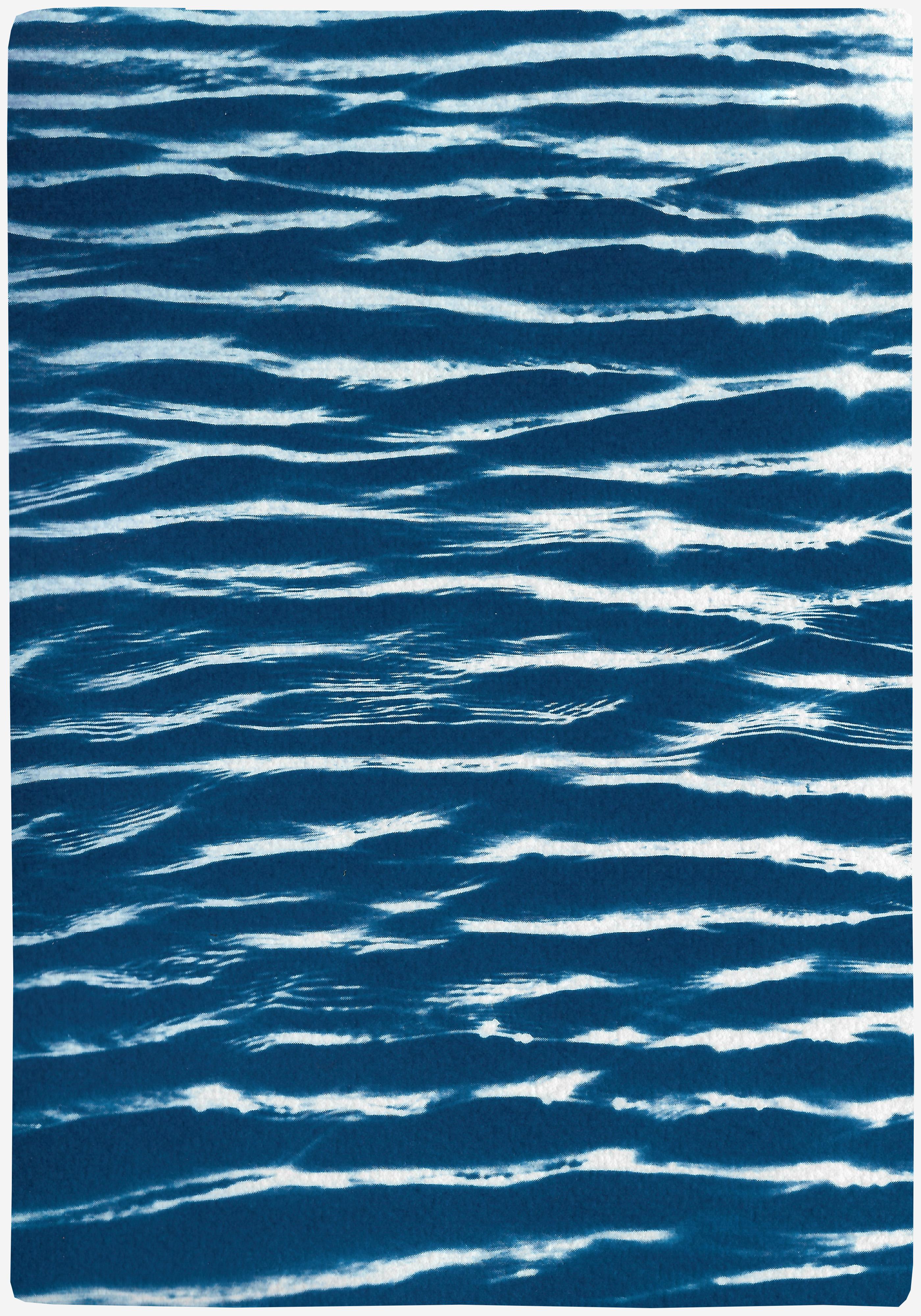 Patterns à l'aquarelle Tranquil, cyanotype contemporain de grande taille sur papier aquarelle - Bleu Landscape Art par Kind of Cyan