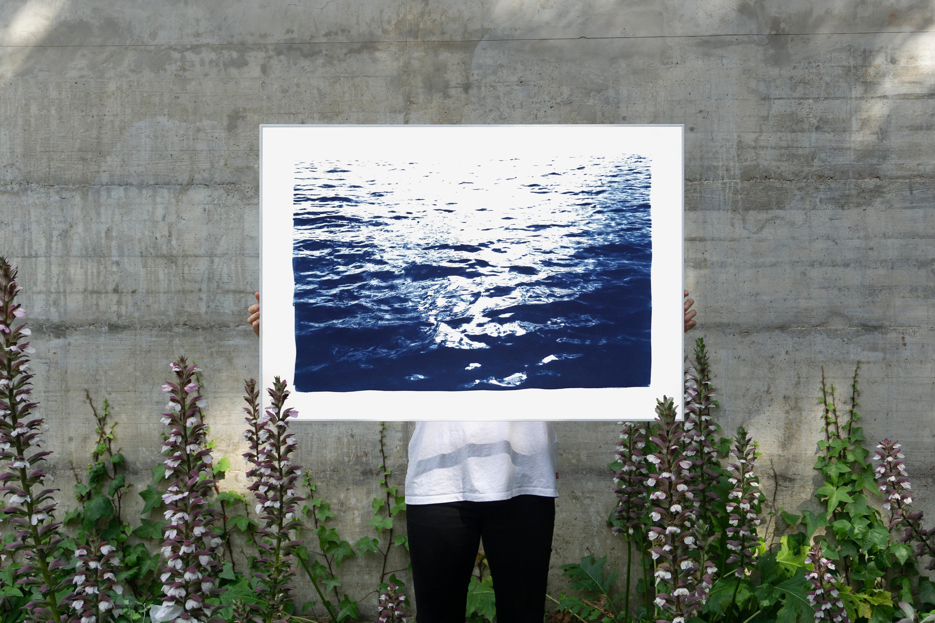 Bright Sunrise Bay, Cyanotype fait à la main sur papier, Classic Nautical, Blue Navy  en vente 2
