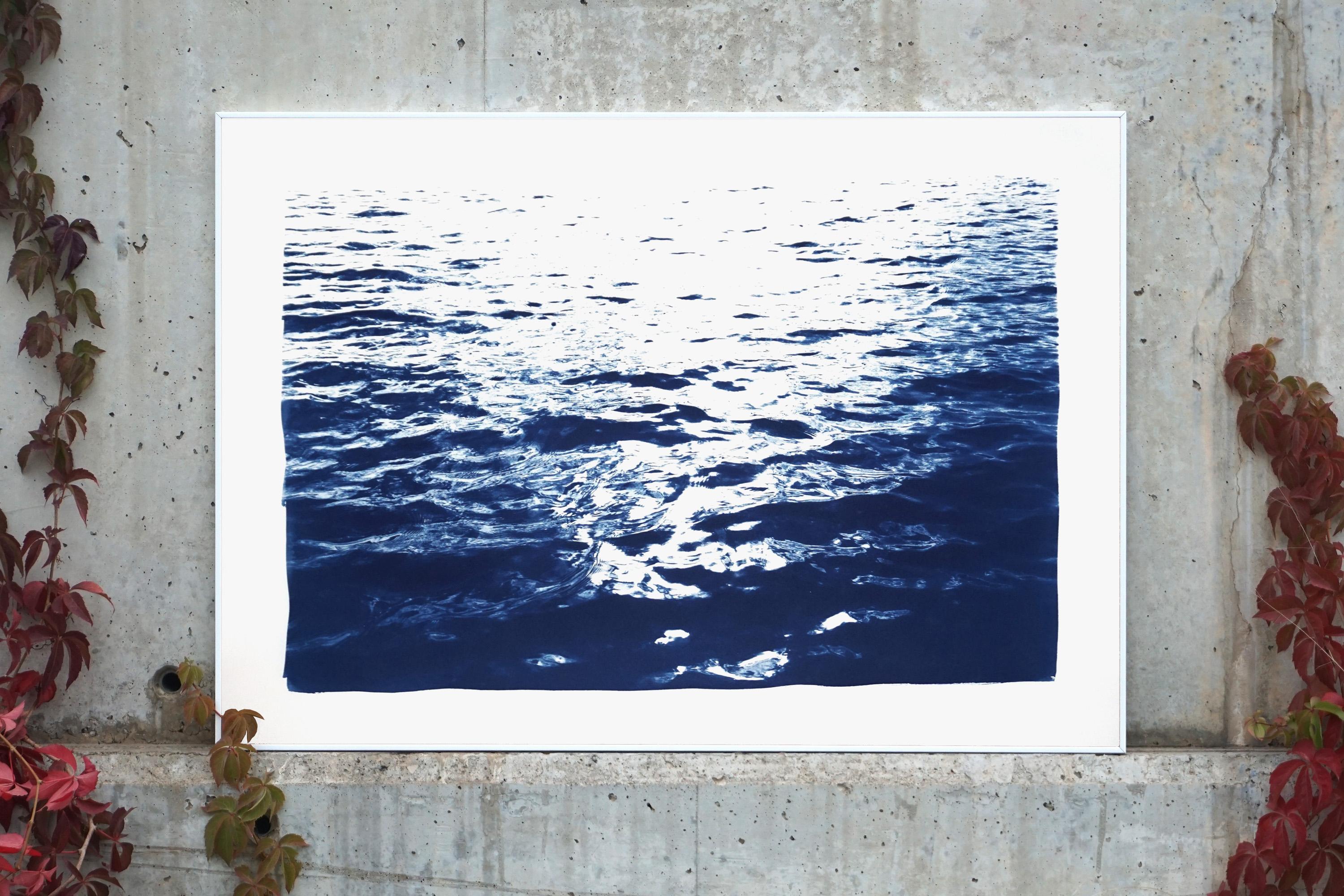 Bright Sunrise Bay, Cyanotype fait à la main sur papier, Classic Nautical, Blue Navy  en vente 3