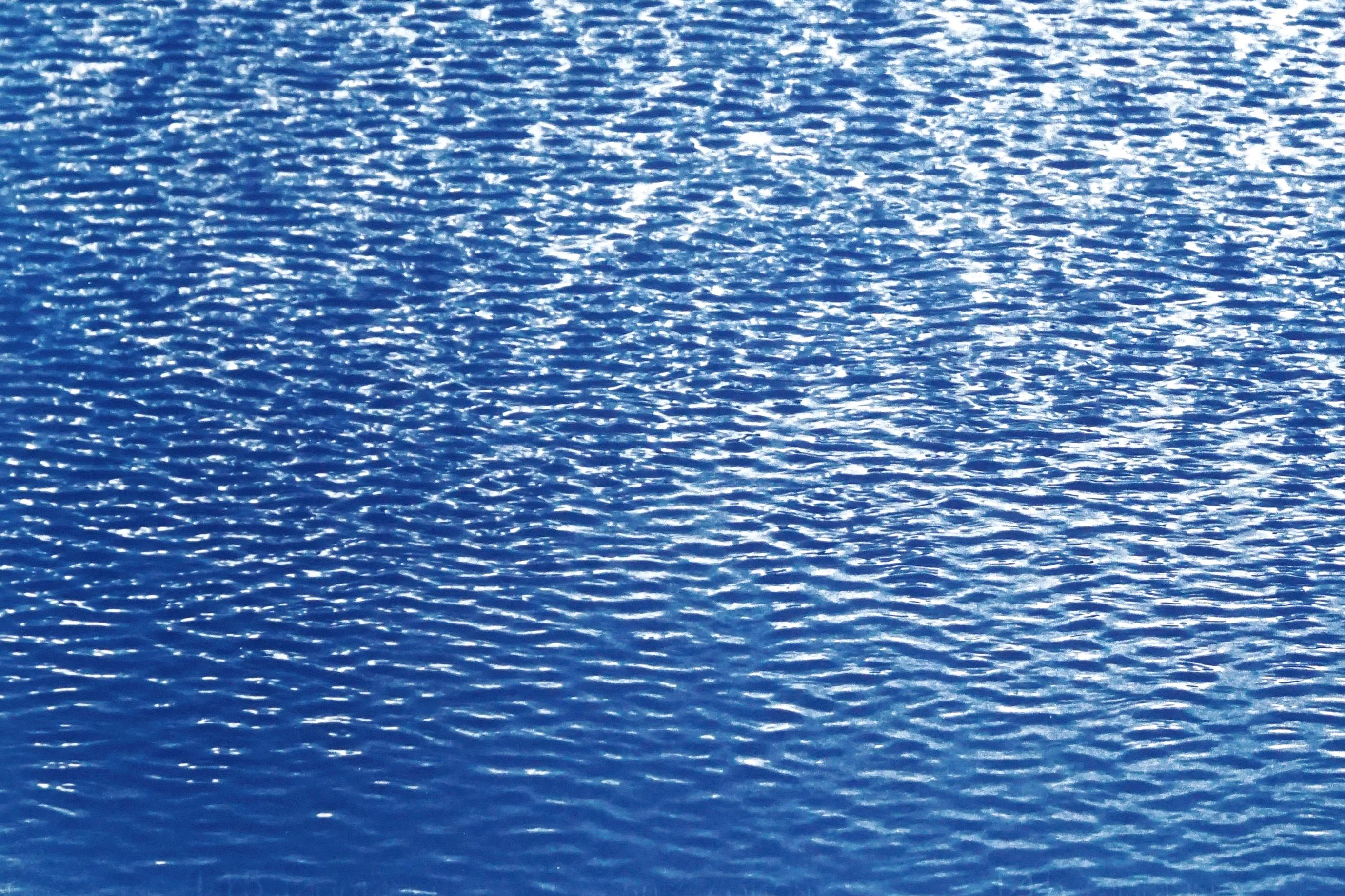 Diptyque de paysage marin méditerranéen de rochers sereins en bleu et blanc, cyanotype en vente 2