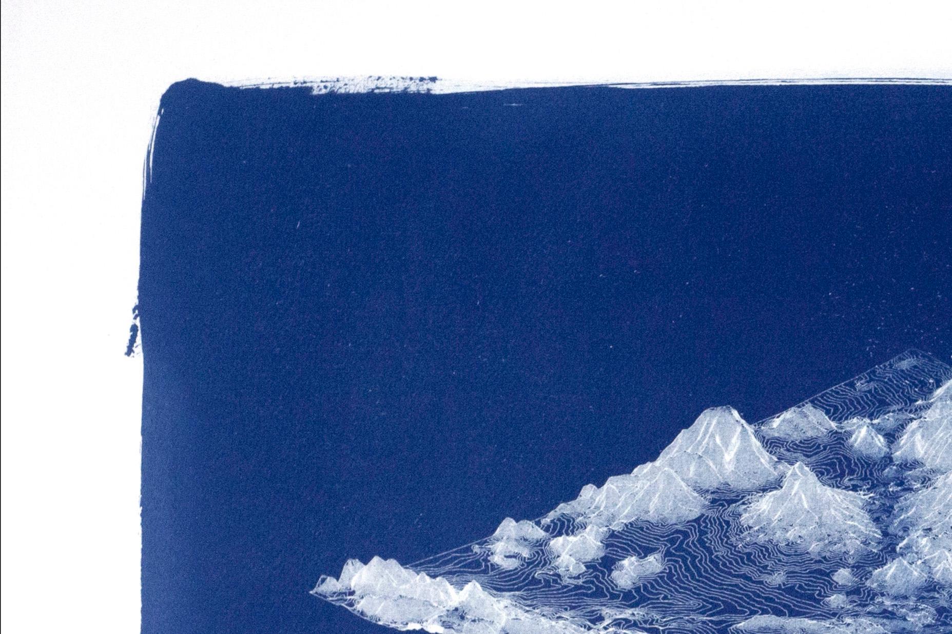 Rendu 3D - Paysage de montagne en 3D, cyanotype fait à la main dans des tons bleu profond, minimaliste  en vente 3