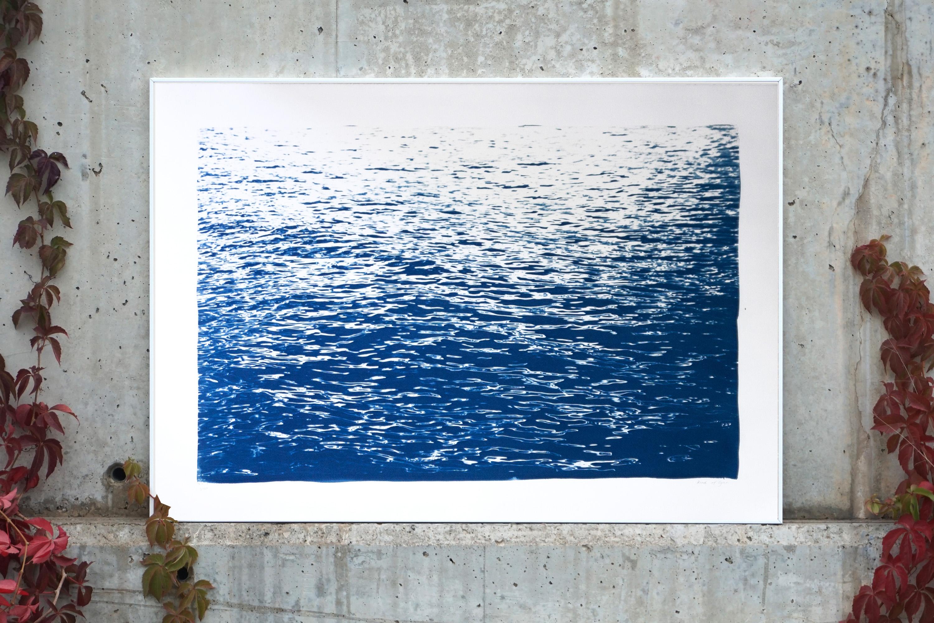 Des gouttes de mer en bleu Calming Sea Ripples, peinture nautique à la main, mer Méditerranée - Art de Kind of Cyan