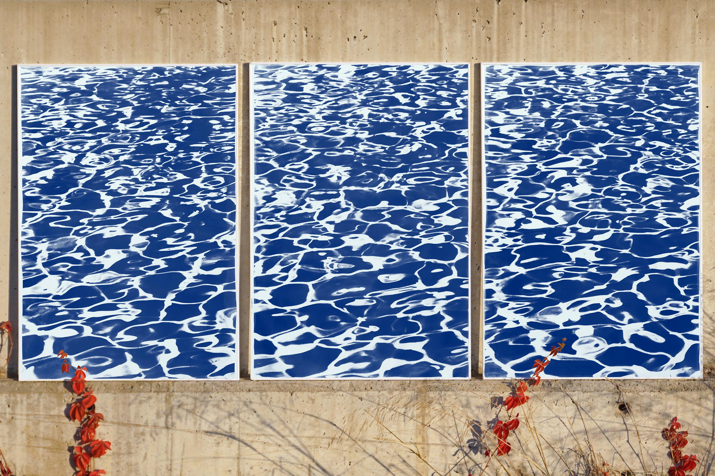 Großes dreiteiliges Triptychon mit kalifornischen Poolmustern, handgedruckt, Cyanotype, Sommerstil (Blau), Abstract Print, von Kind of Cyan