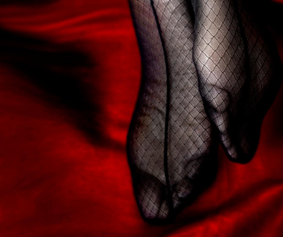 Black Lace Fishnet 70 in x 70 in - Photograph by Beltran de Lassaletta