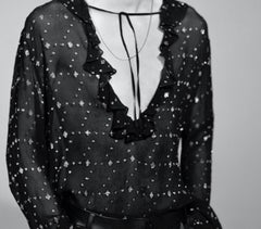 Nacho 6. 70 in x 47 in  (Black and White) (Fashion)