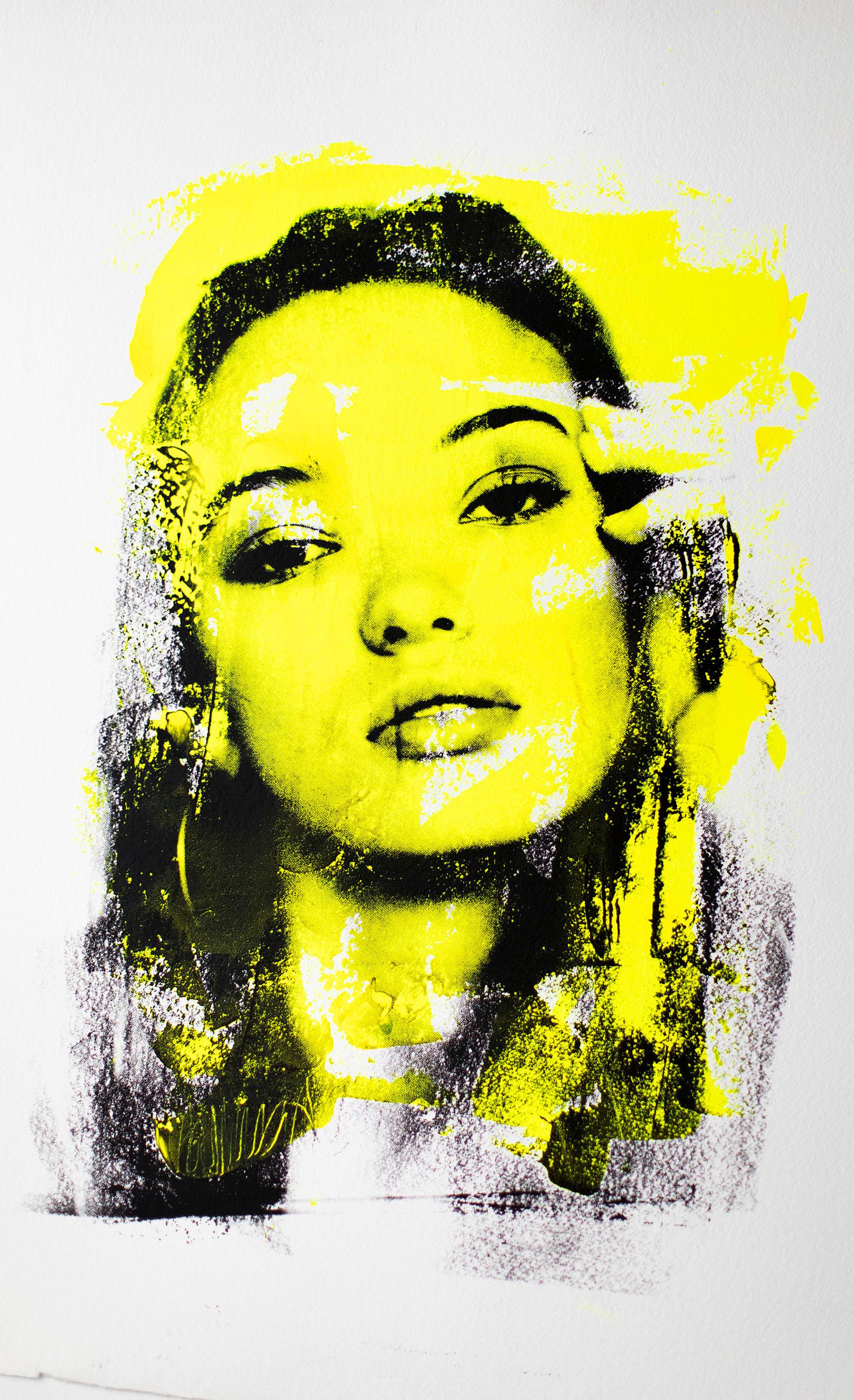 Pintura amarilla, Retrato Pop Art, Pop Art-¿Todavía estás ahí? en amarillo - Mixed Media Art Arte pop de Addison Jones