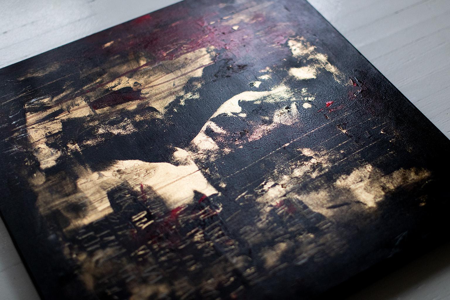 Arte Callejero, Pintura en Negro y Rojo, Arte en Pan de Oro-Jugando con la Basura Polka - Painting de Addison Jones