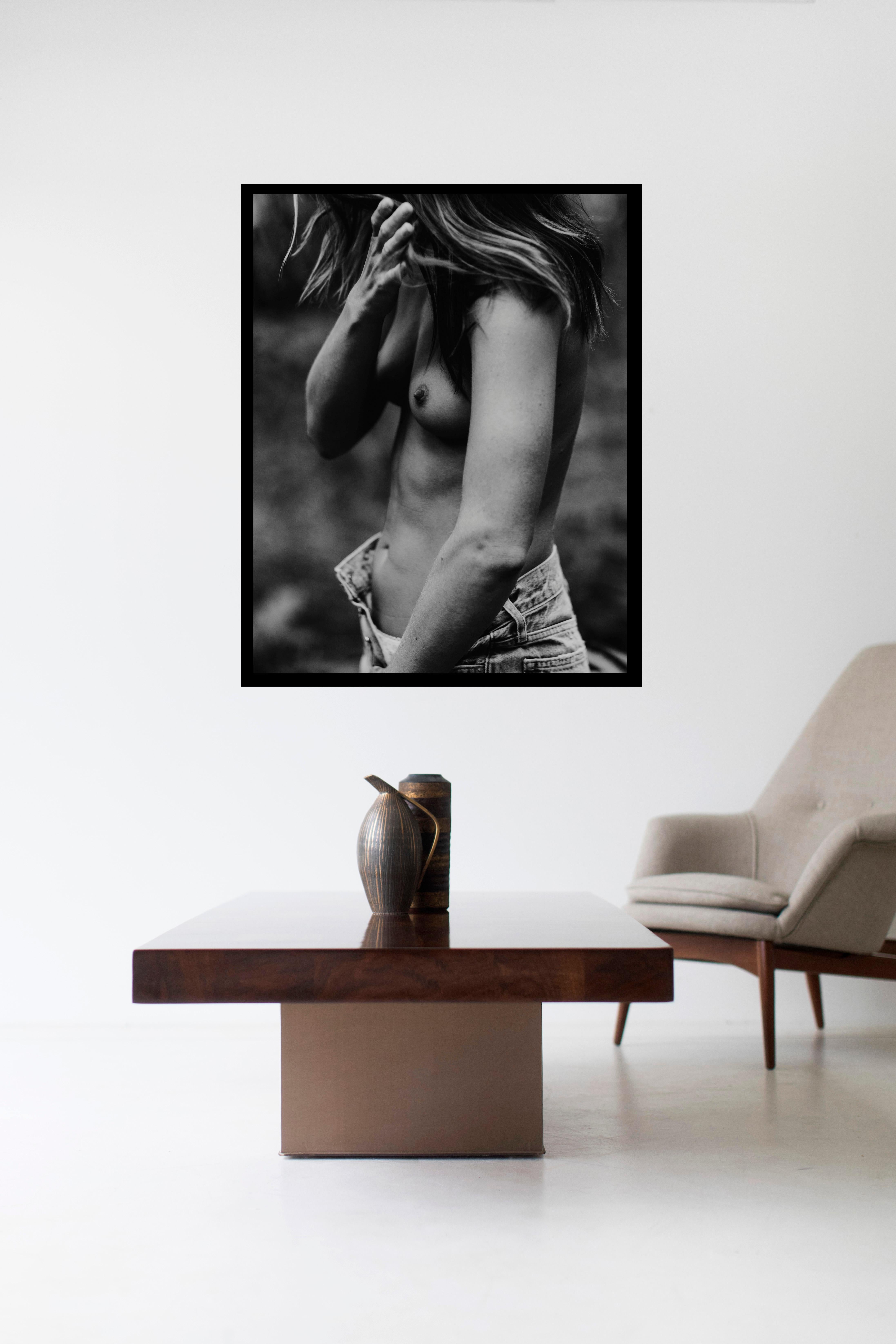 Aktfotografie, Schwarz-Weiß-Fotografie, Aktdrucke-In The Nude 911 – Photograph von Addison Jones
