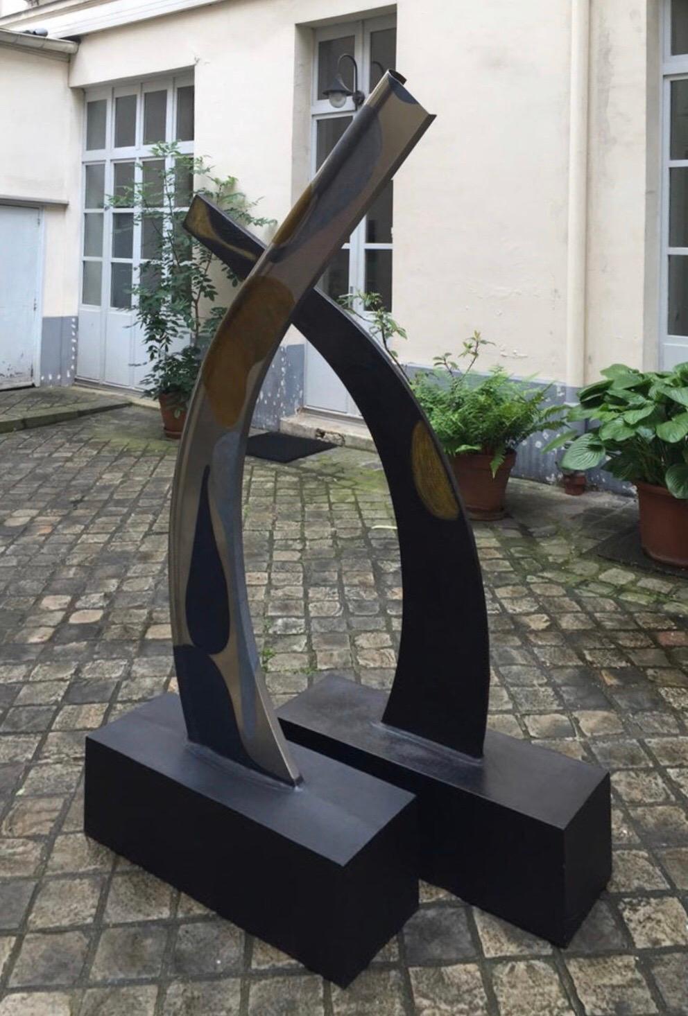 Escultura contemporánea de madera y zinc para interiores de la artista francesa Marielle Guégan - Abstract Sculpture Marrón de Guégan Marielle