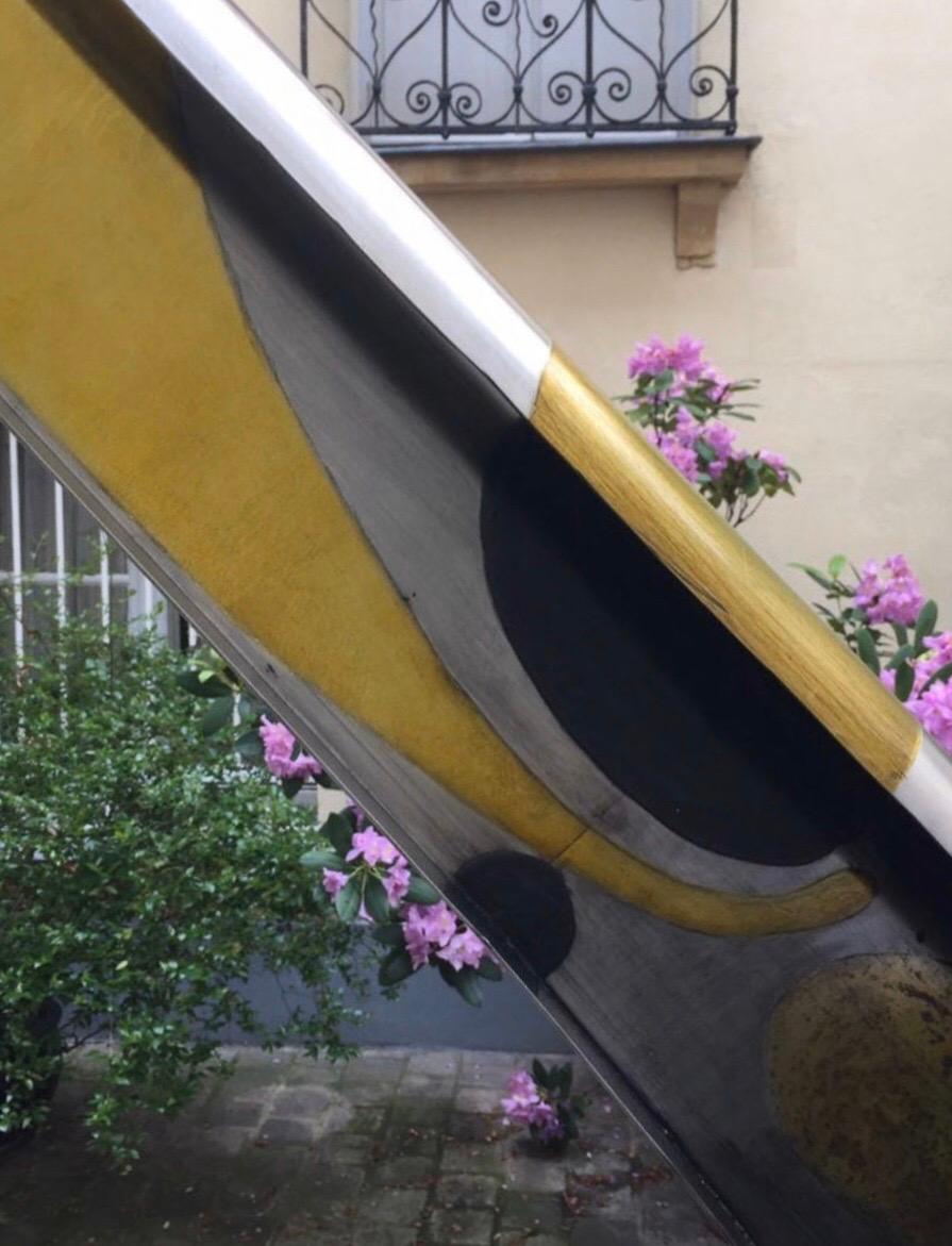Escultura contemporánea de madera y zinc para interiores de la artista francesa Marielle Guégan en venta 1
