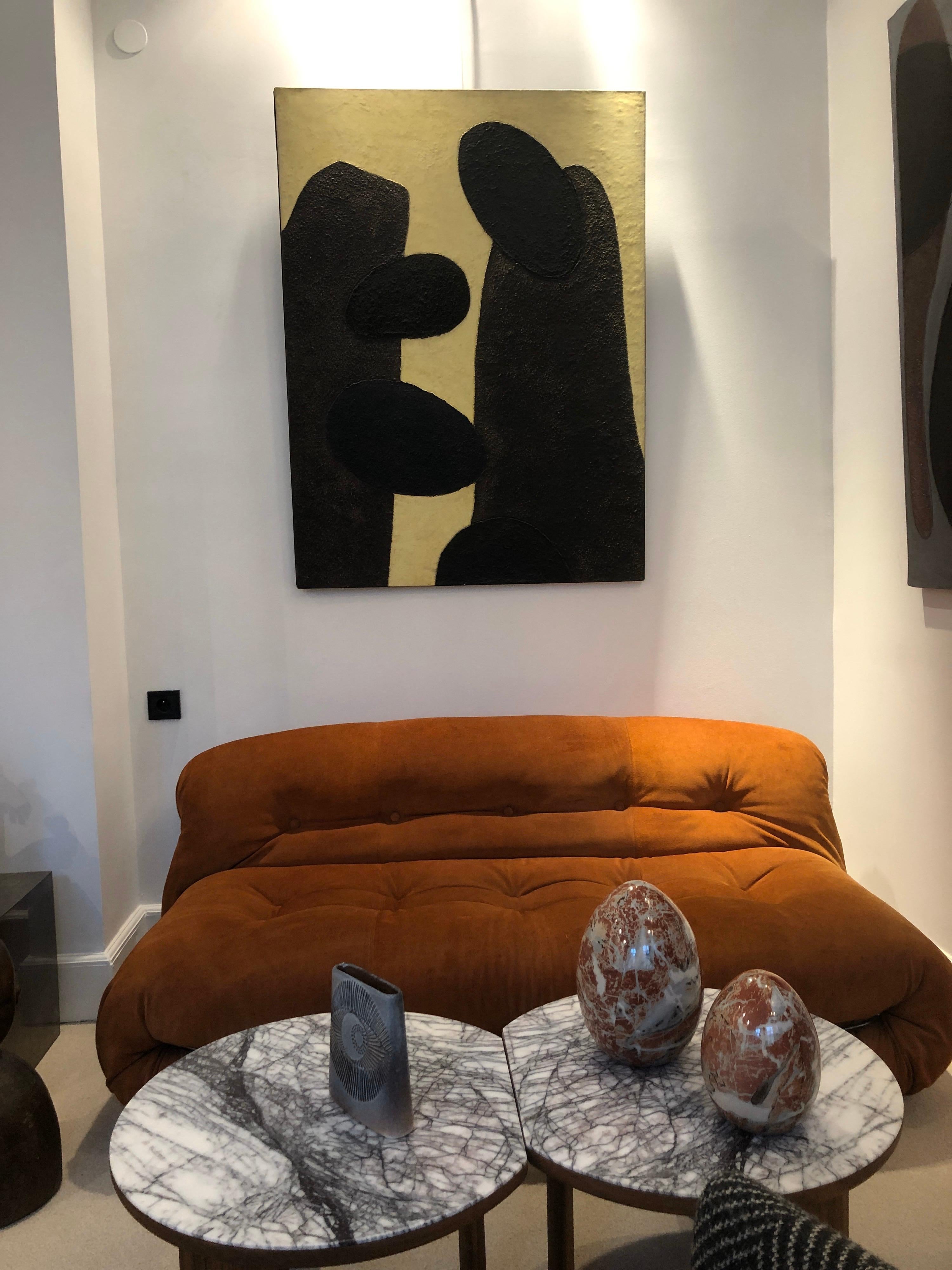 Marielle Guégan es pintora y grabadora. Durante sus estudios como diseñadora de interiores, se apasiona por el dibujo y la revelación del color con sus diferentes impactos relacionados con las formas orgánicas. Desde el principio, su obra se orienta
