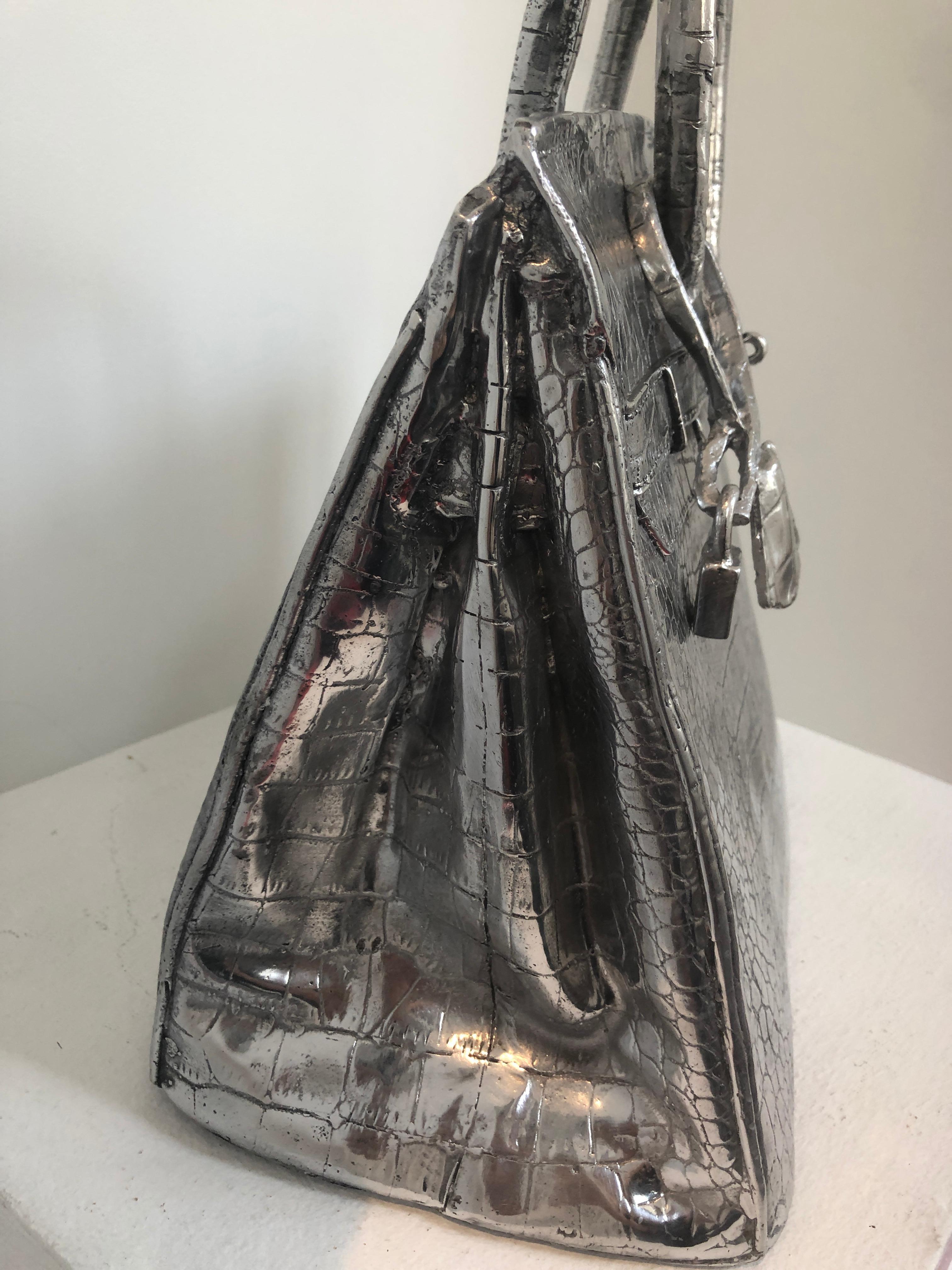 Bag Birkin for Ever Sculpture Aluminium, limited edition of 25 (this is the number 12) , stamped from the foundry XII/XXV below and signed by the artist (see picture 9)
The artist Oskian is specializing in wildlife and animals real size sculptures