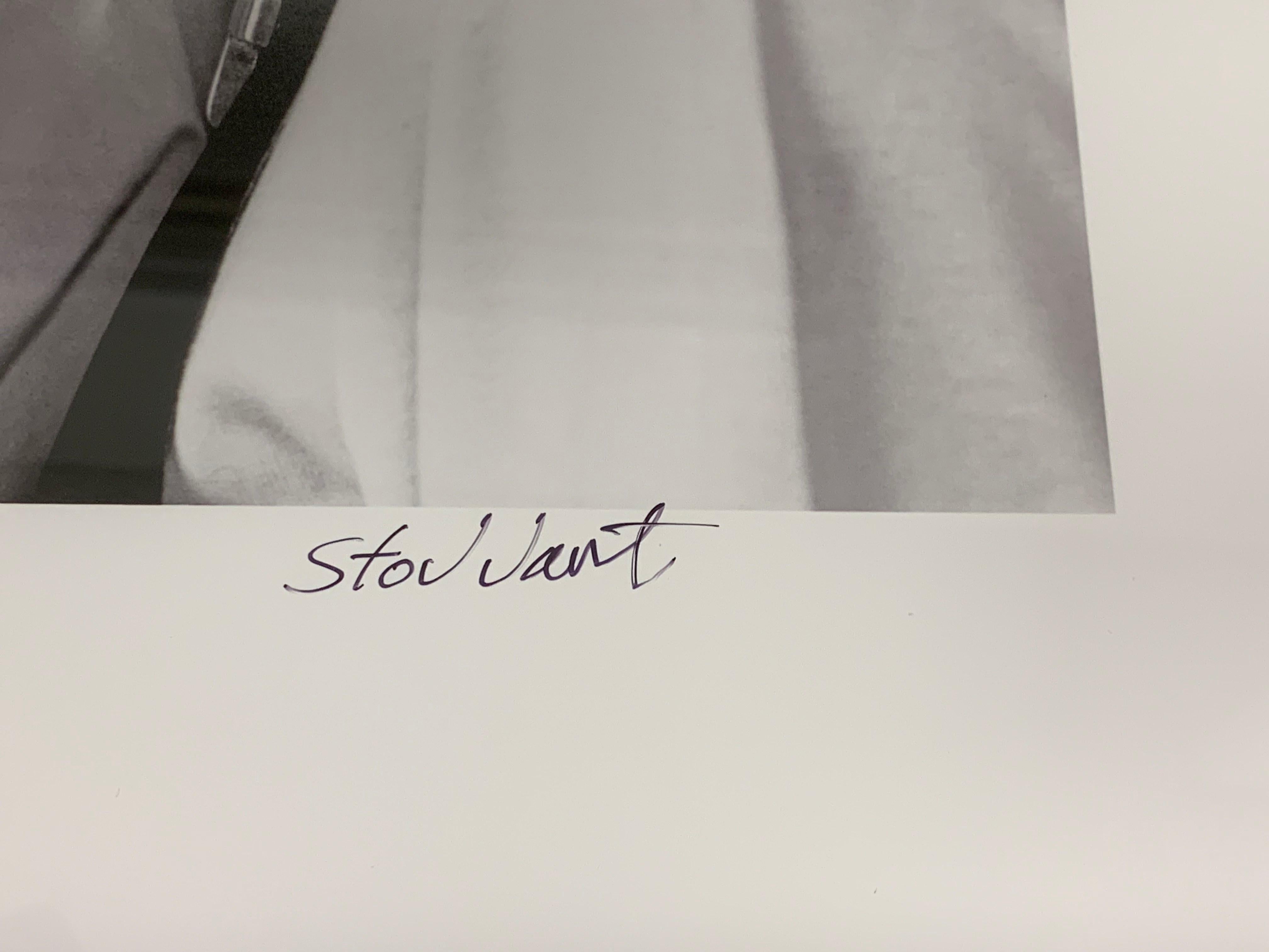 Daniel Craig Contact Sheet (édition limitée à 25 exemplaires) - Photographie de célébrités - Noir Portrait Photograph par John Stoddart