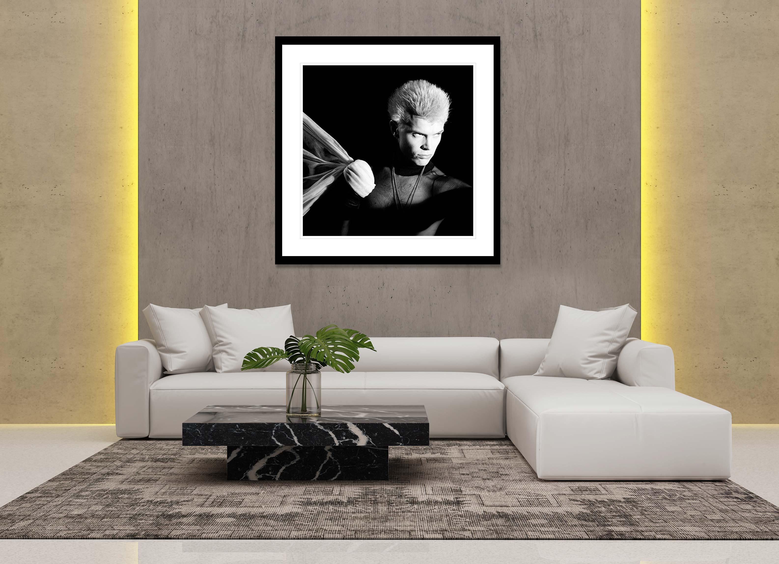 Billy Idol - Rebel Yell (Edición limitada de 25) - Fotografía de famosos - Portrait Photograph Negro de Brian Griffin