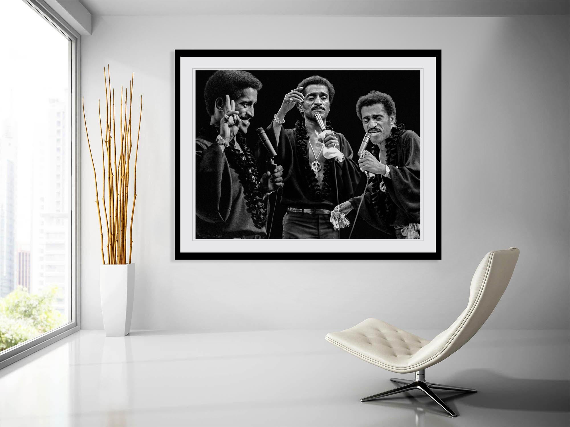 Sammy Davis Trio ( Limitierte Auflage von 25 Stück, Nr. 25–25) – ikonische Celebrity-Druckgrafiken (Zeitgenössisch), Photograph, von Barry Kramer