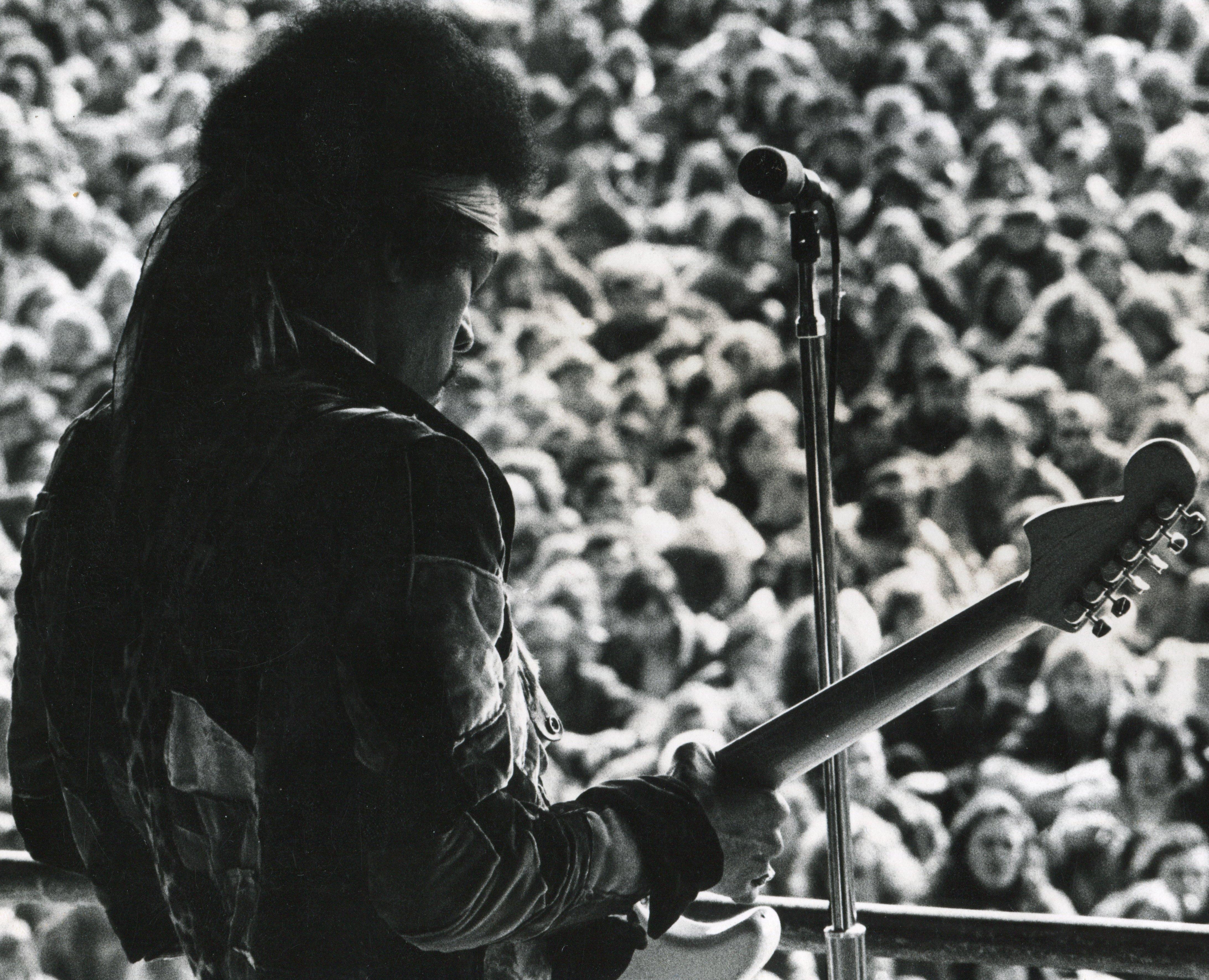 Dieter Preiss Black and White Photograph - Jimi Hendrix live in concert