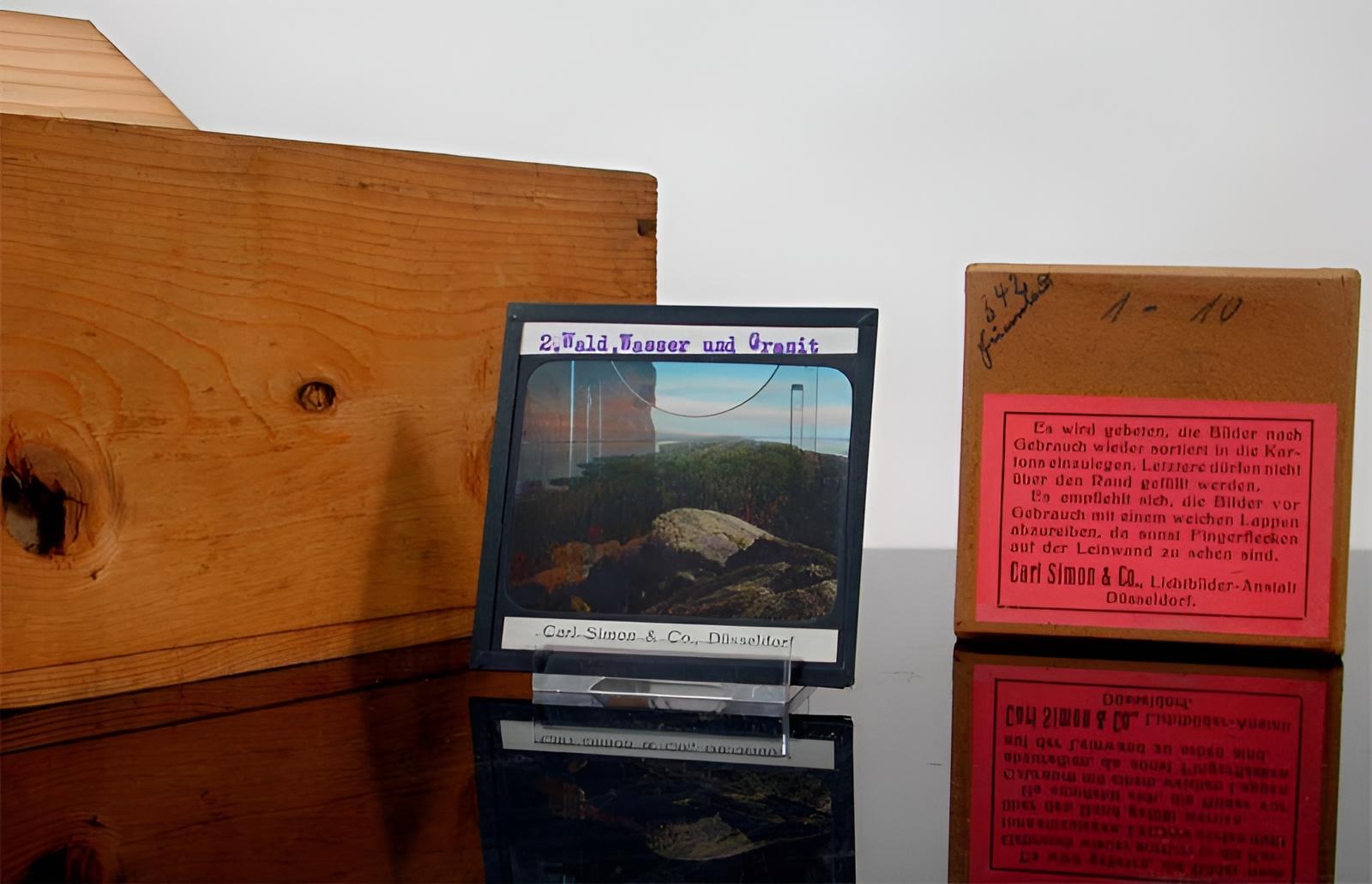 Antique hand-colored magic lantern slide series – Finland – Carl Simon & Co., Düsseldorf – complete set of 75 slides in original wooden box.

This original early 20th-century lantern slide series presents a remarkable visual journey through Finland.