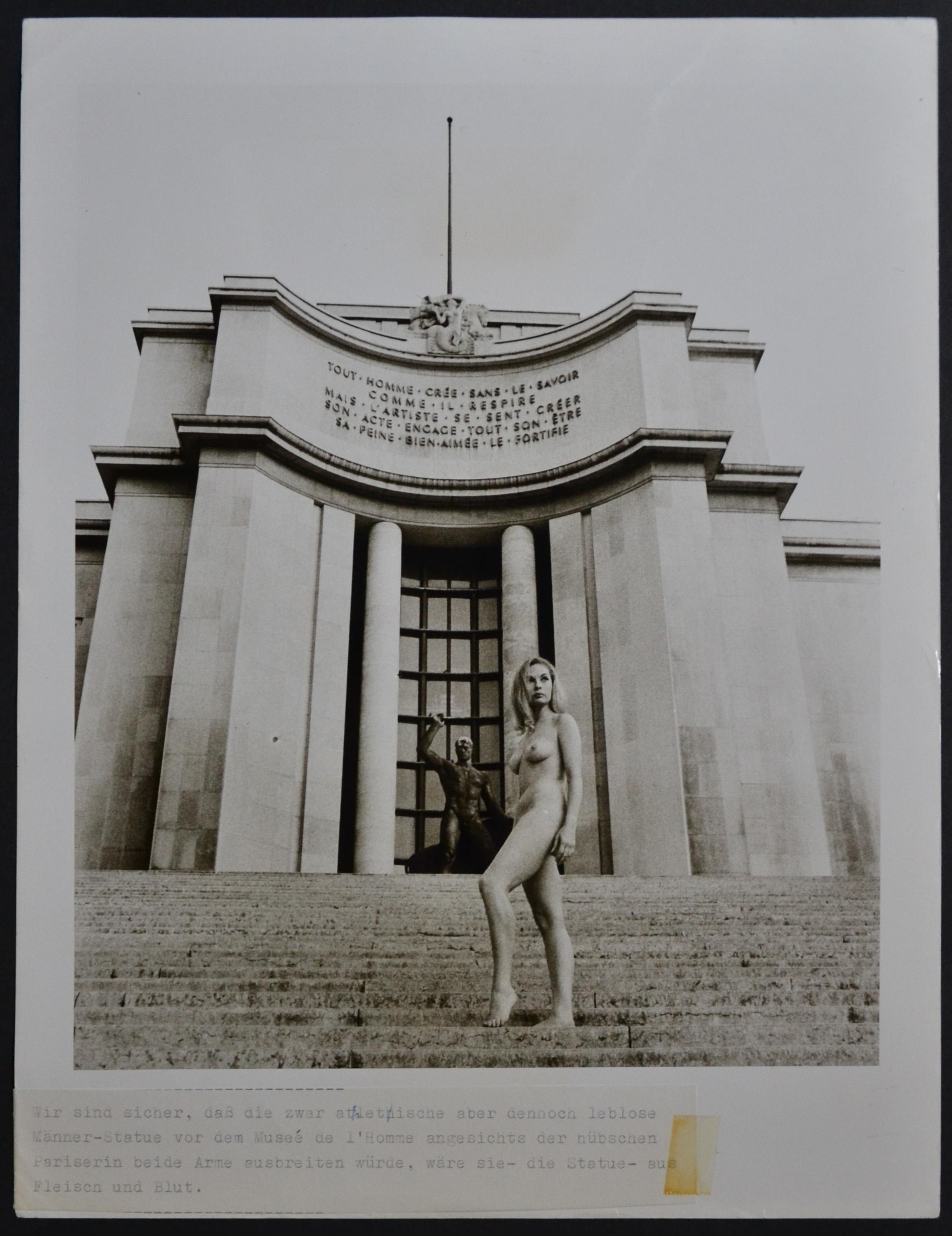 Ghnassia Nude Photograph - Paris  - Nude in front of Musée de l´Homme