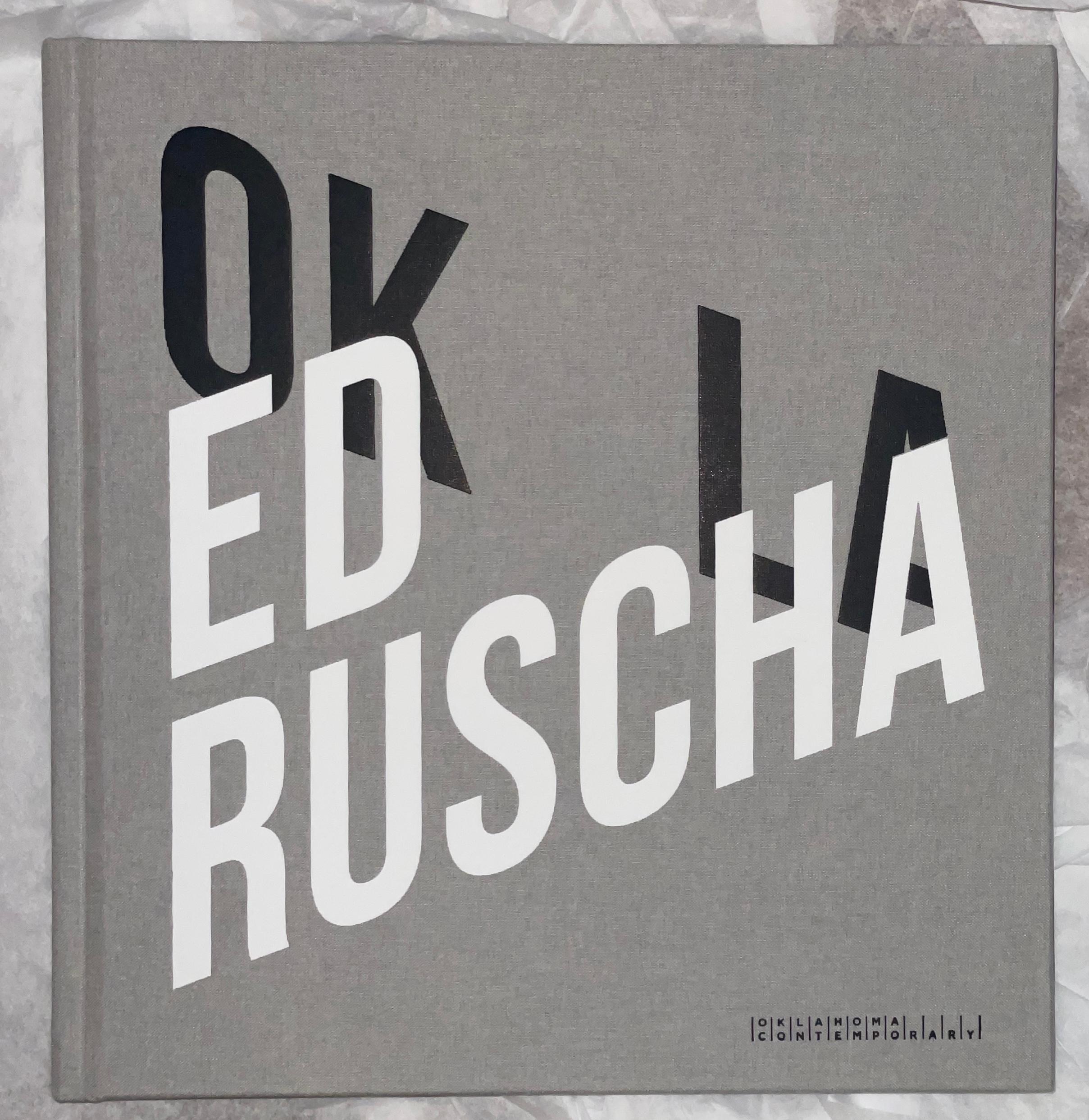 Edición firmada por ED RUSCHA OKLAHOMA 2021 Tapa dura Catálogo Arte Contemporáneo en venta 1