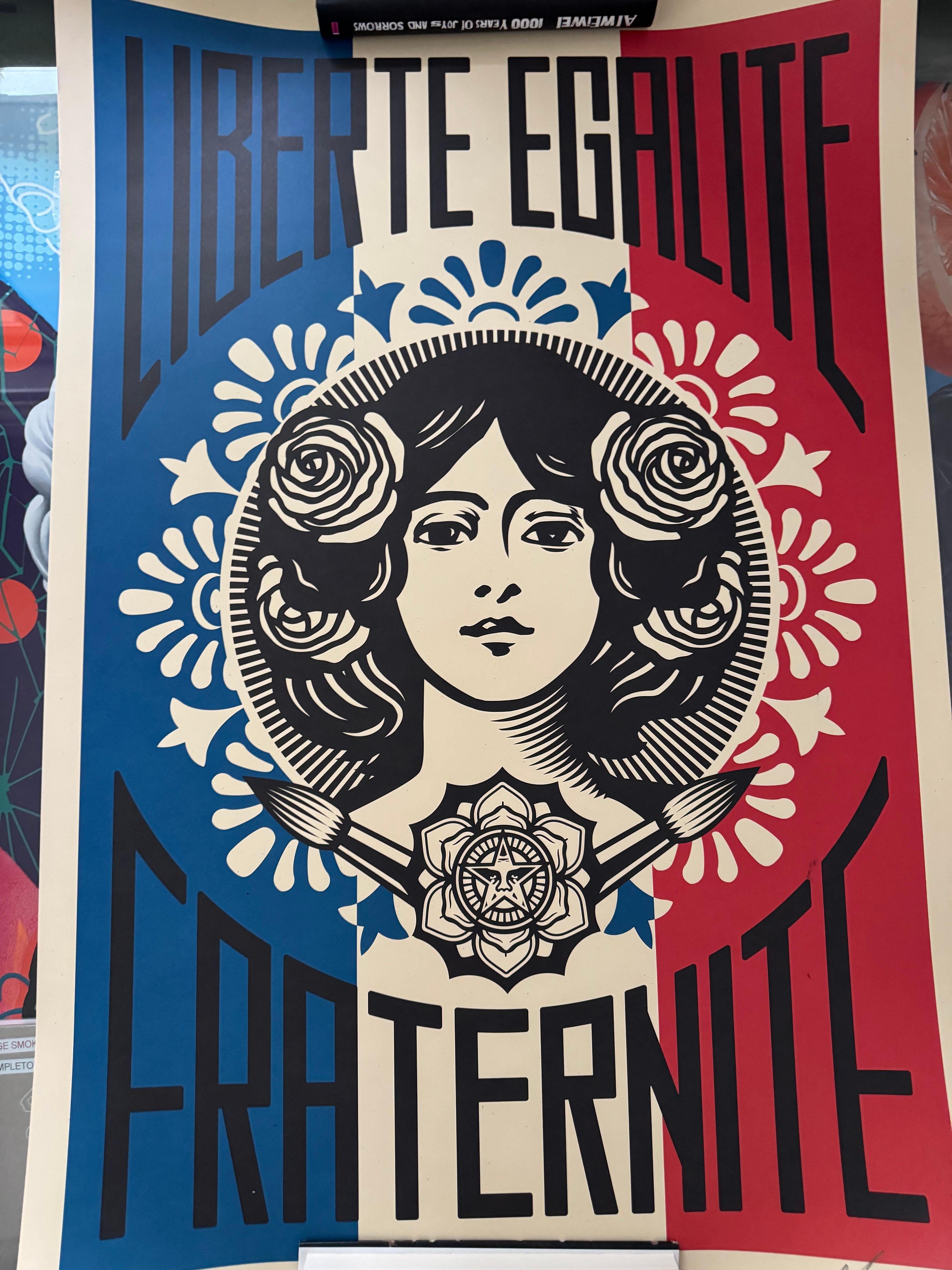 Handgezogene Liberte, Egalite, Fraternite Signiert & datiert Druck Frankreich Verschmiert – Art von Shepard Fairey