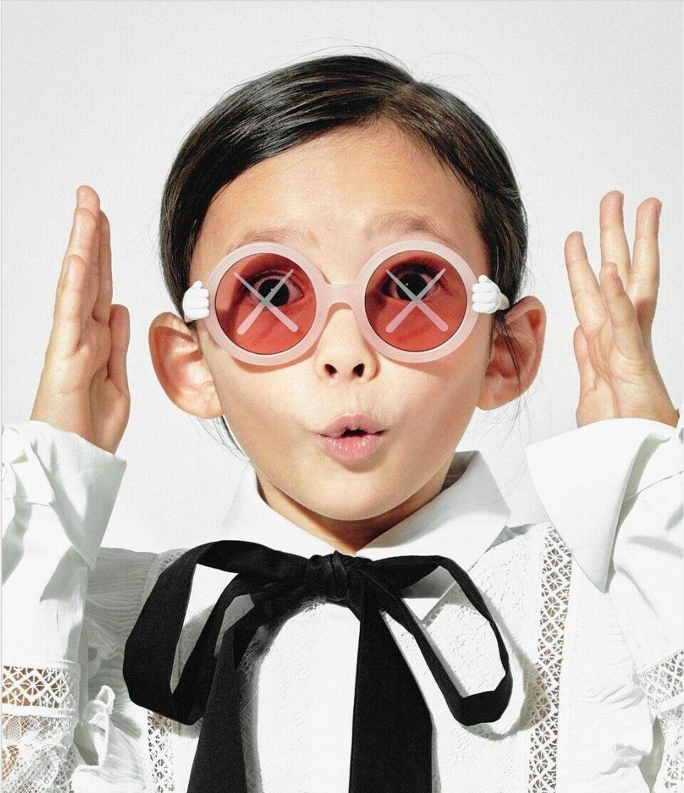 KAWS Son's and Daughter's Eye Glasses XX Rosa Edition Street Art Kids Mode im Angebot 4
