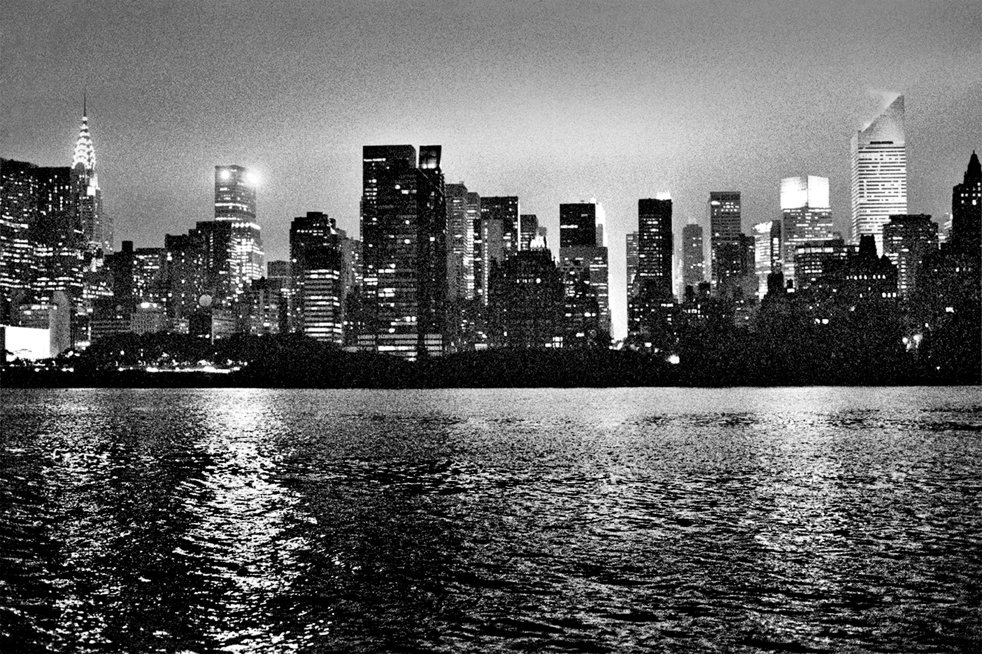 Michael Doster Black and White Photograph - Manhattan, Analog Photography, C-Print, black and white