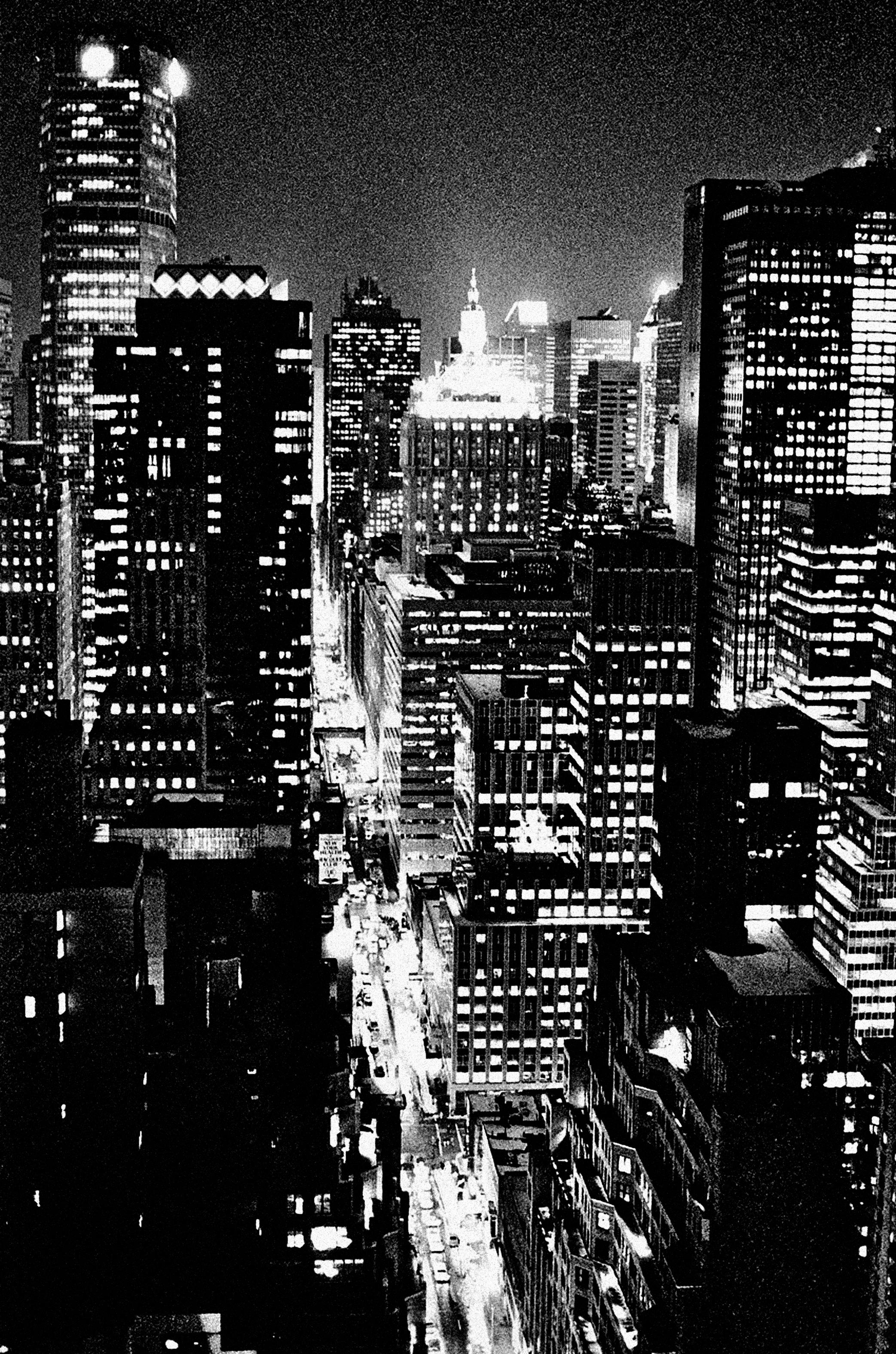 Michael Doster Black and White Photograph - Manhattan, Analog Photography, C-Print, black and white