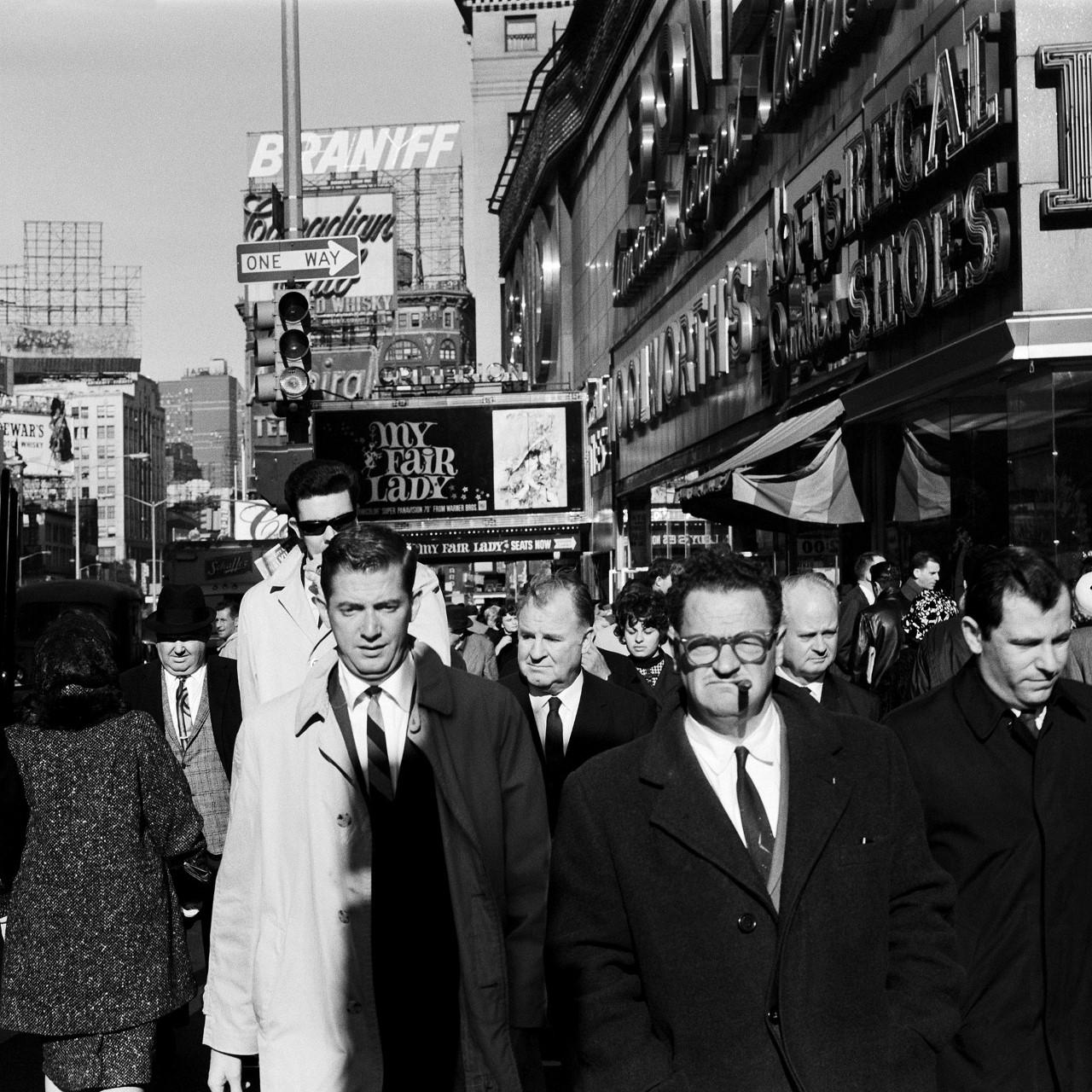 Black and White Photograph Karol Kallay - Rythm de Manhattan