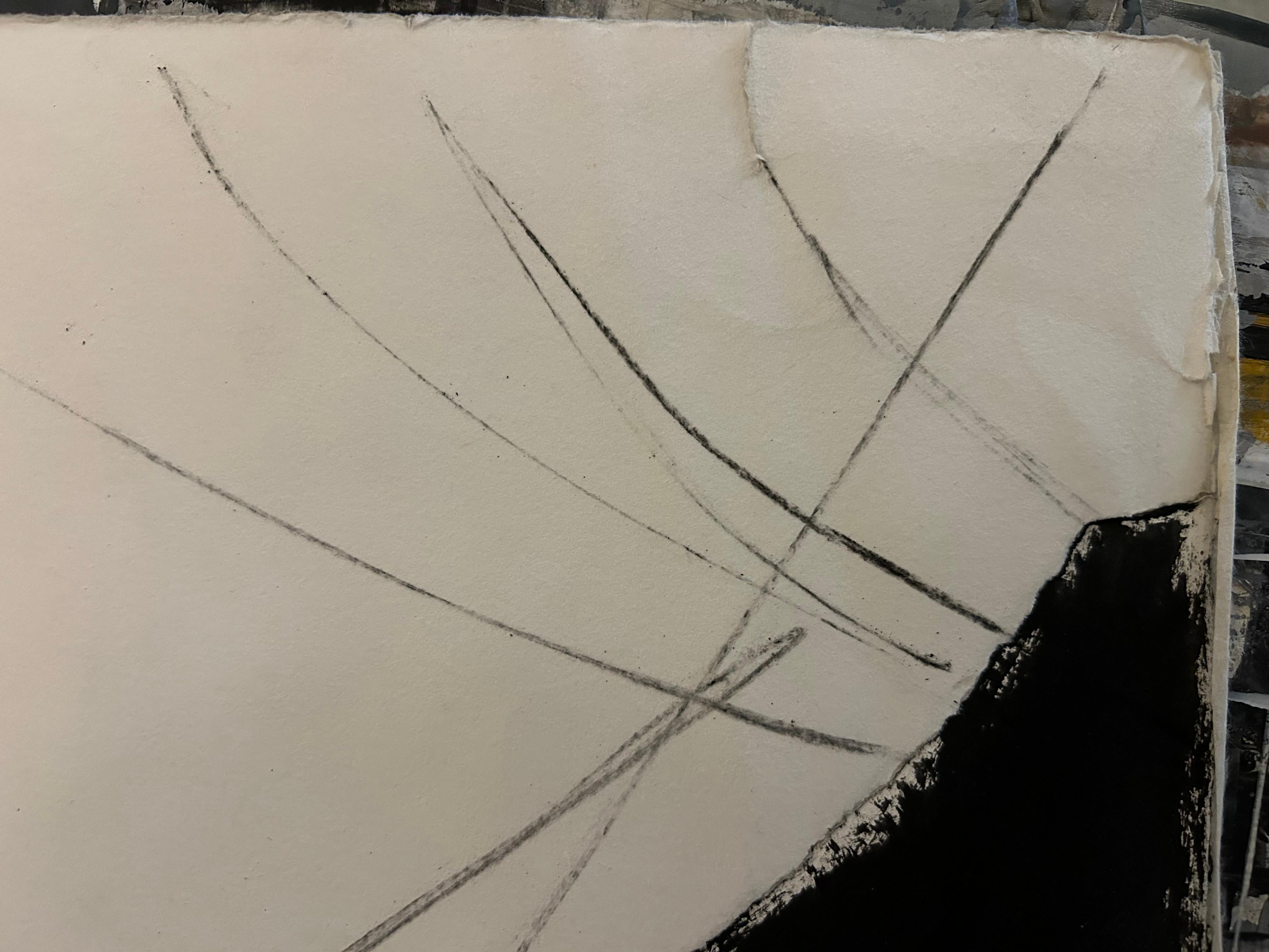 Moonlight, übergroße Zeichnung einer kontemplativen jungen Frau, monochrom (Beige), Figurative Art, von Audrey Anastasi