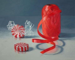 Rote Spirale, farbenfrohes Band und Bonbon, neutral getönter Hintergrund, Super-Realismus