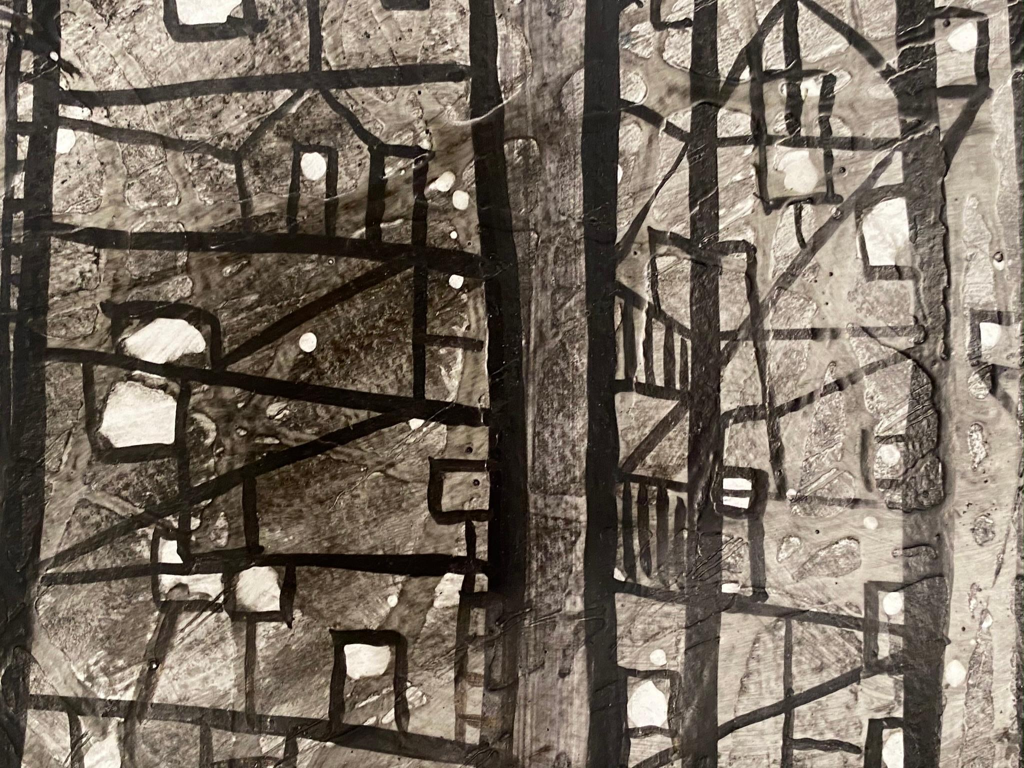 Paesaggio urbano #2, astrazione architettonica urbana monocromatica in bianco e nero - Art Astrattismo geometrico di Mauricio Trenard Sayago
