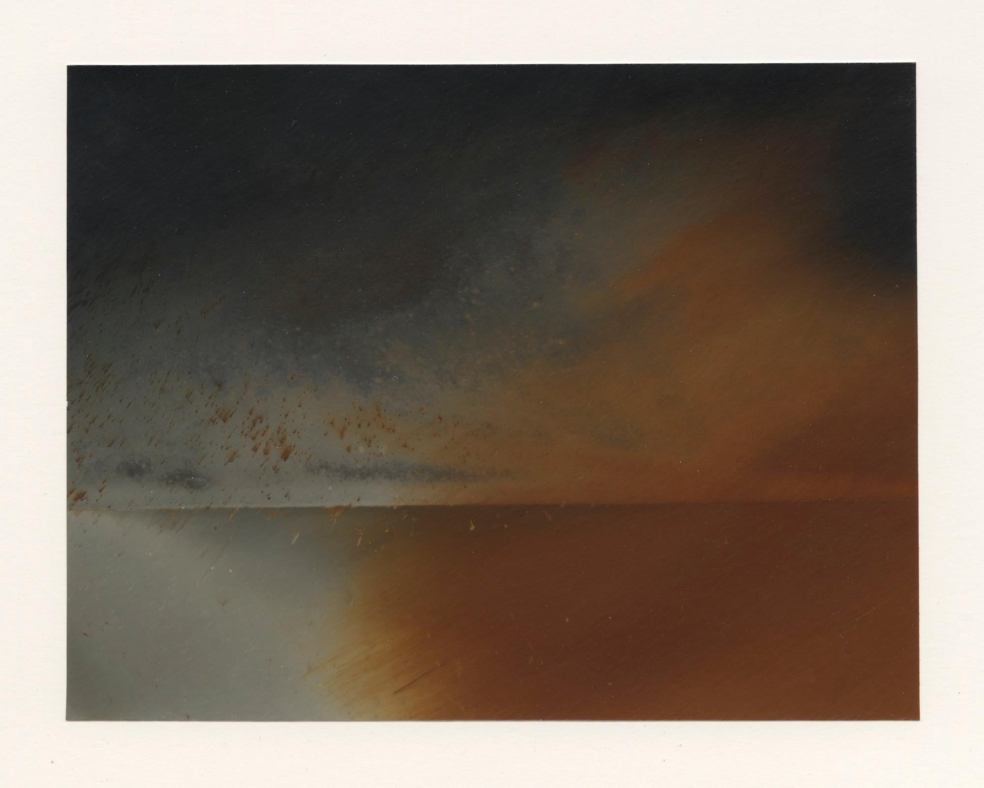 Abstract Photograph Christopher Colville - Horizon 97, Horloges sombres