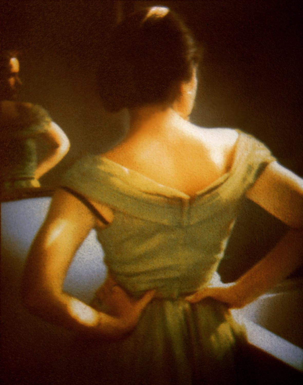 Color Photograph Diana Bloomfield - Jeune fille dans un miroir 