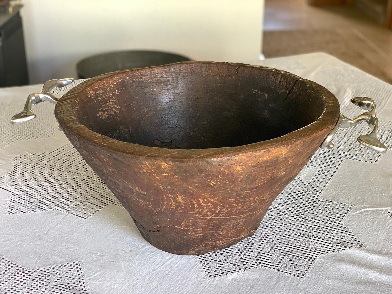 This wooden bowl  was created with sand cast aluminium and wood.
The piece was mounted and finished in our foundry and workshop in Spain.
It is certified authentic by the Artist David Marshall.
