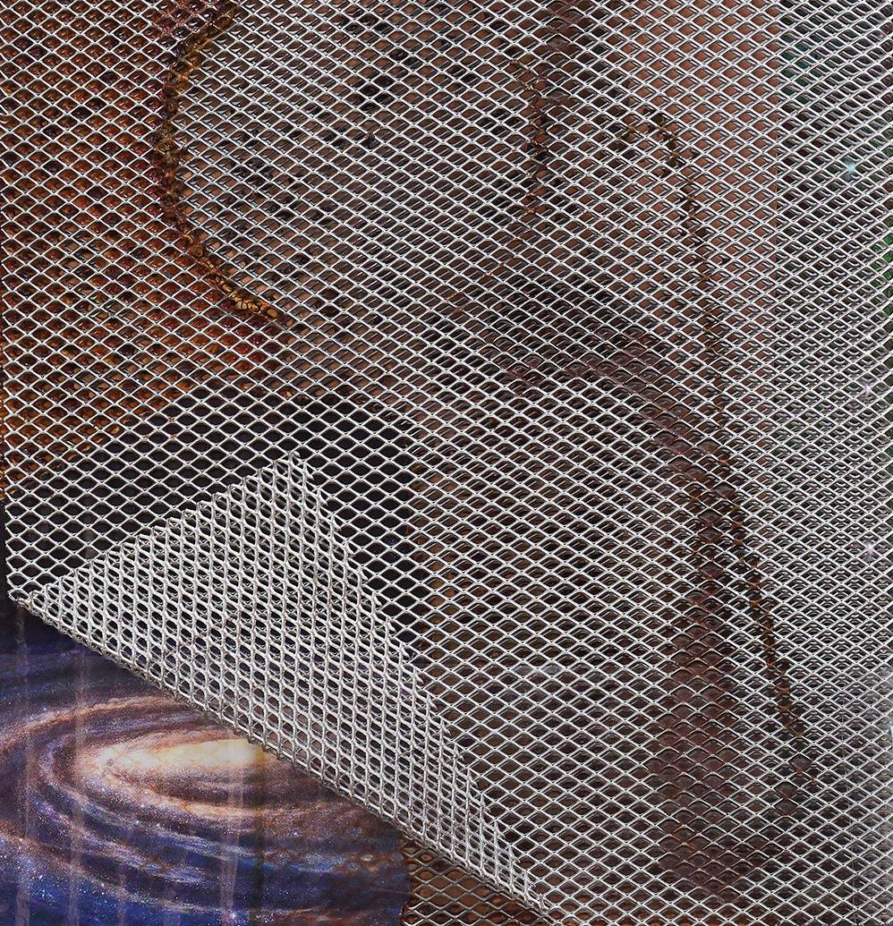 Silke Albrecht (* 1986 in Soest, lebt und arbeitet in Düsseldorf) studierte an der Kunstakademie Münster bei Prof. Michael van Ofen und später an der Kunstakademie Düsseldorf als Meisterschülerin des weltweit bekannten Fotografen Andreas Gursky. Im