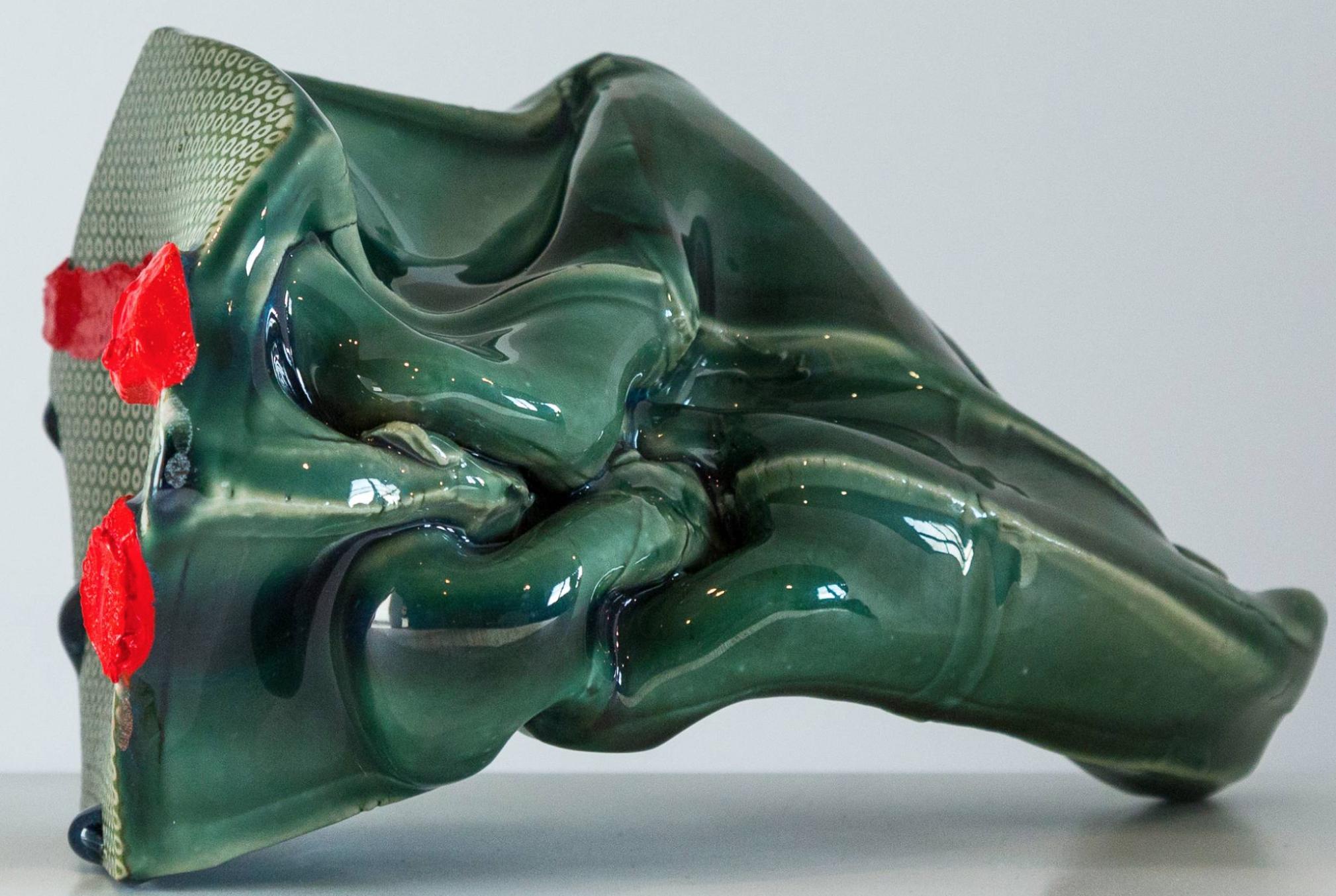 "JAMÓN JAMÓN I (Relicario Generalife)", escultura de cerámica, vasija de porcelana, urna
