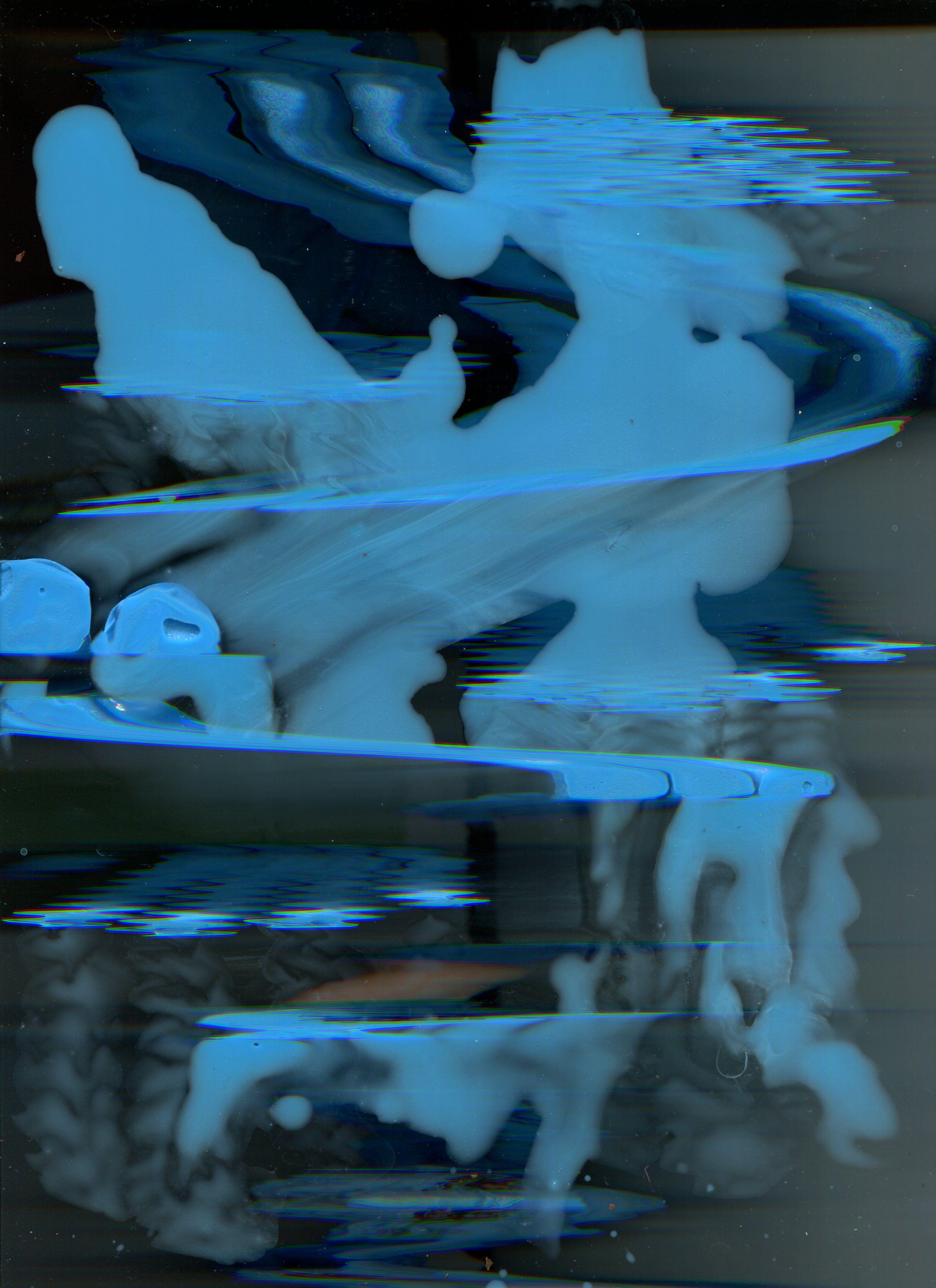 Sophia Rauch Abstract Photograph – „UNTITLED (BLUE ERASE)“, digitaler Scan, Fotopapier, Skulptur, Assemblage, Zeit