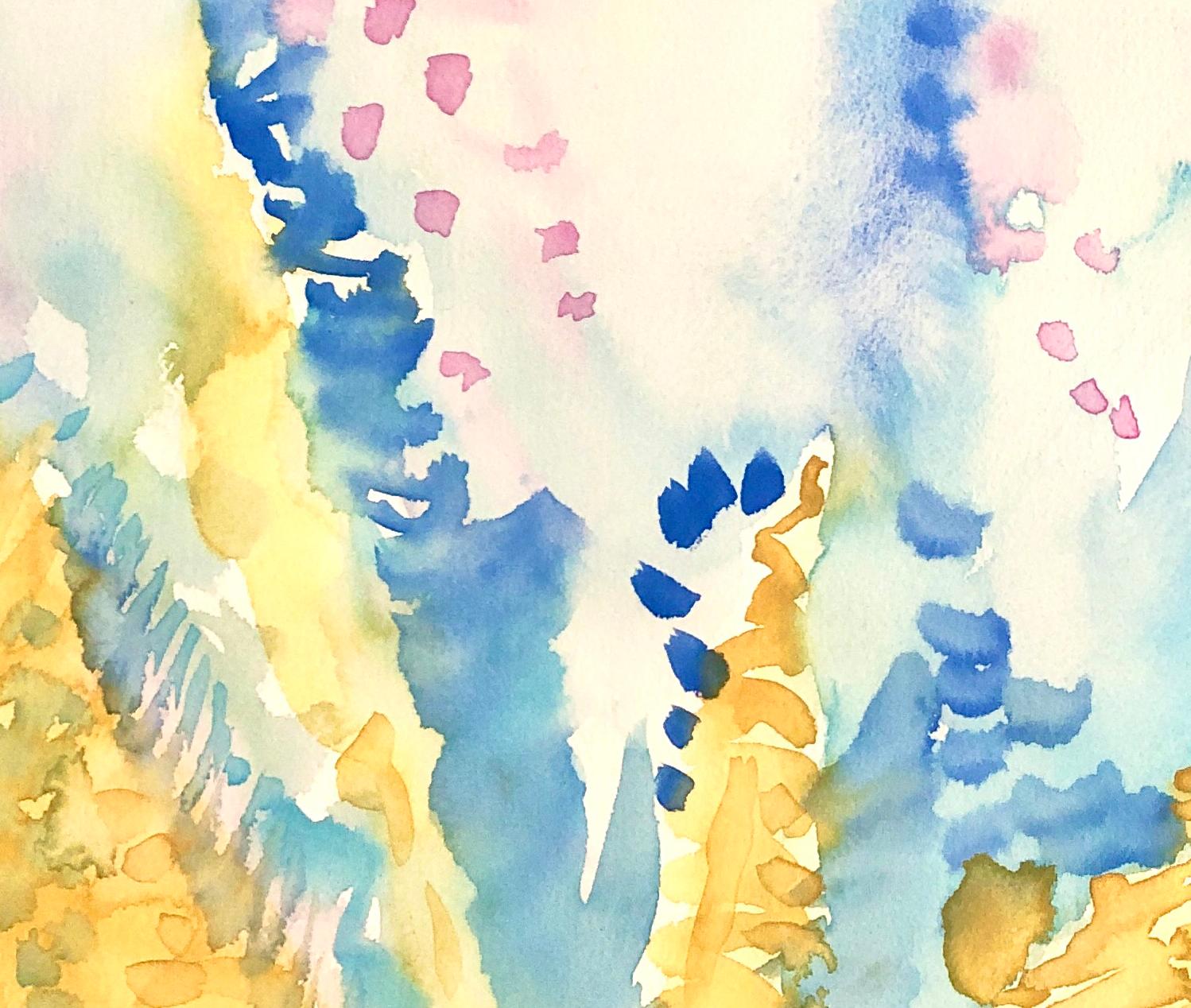 „DREAM 1“, Aquarell, abstrakte Blumen, Zypressen, Federn, Flieder, Gold, Blau (Beige), Abstract Drawing, von Fleur Thesmar