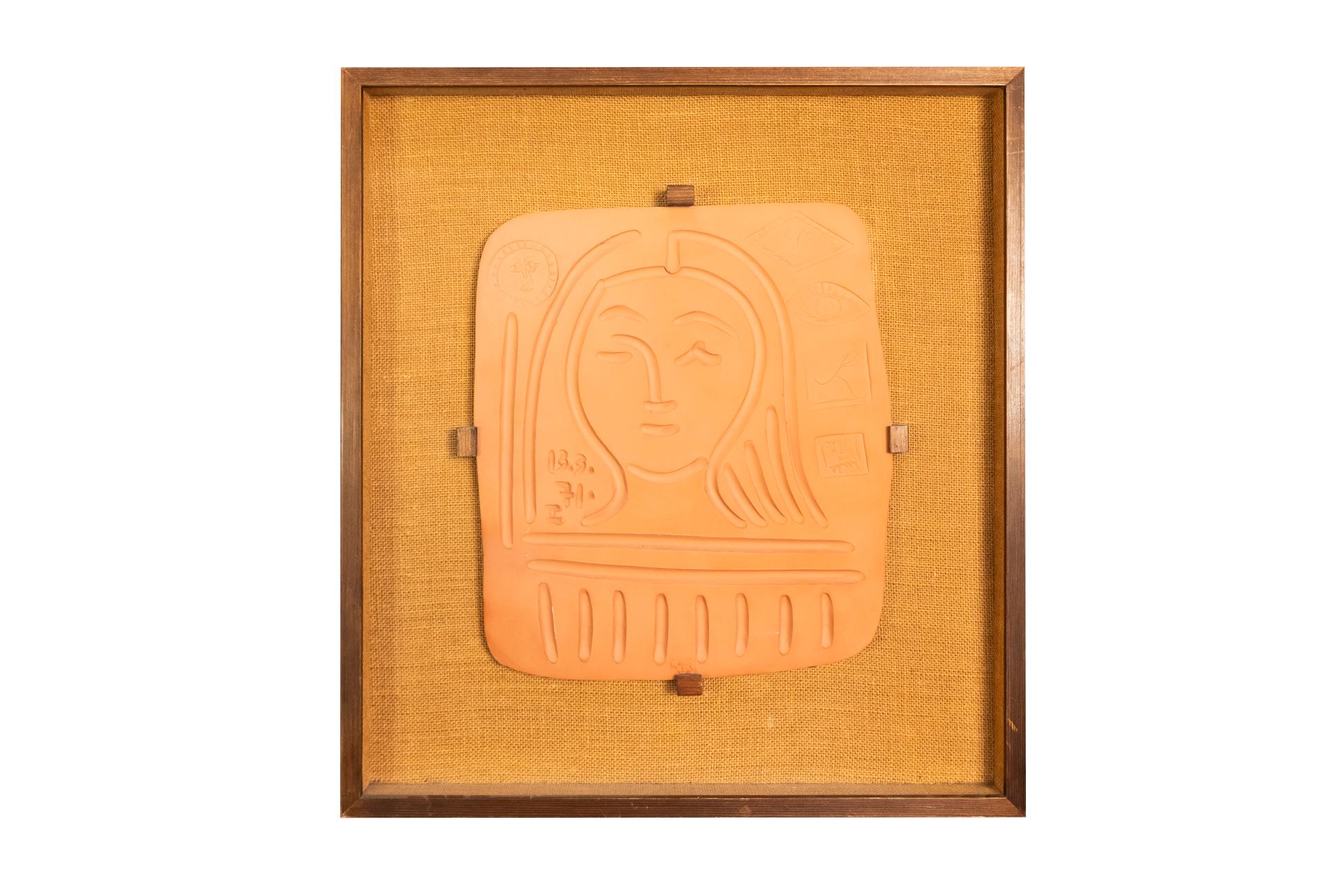 Pablo Picasso Madoura,
"Visage de femme", 1971, Rectangular plate,
Red earthenware,
Five red hallmarks,
Edition of 200 numbered,
Framed,
Edition Madoura.

Reference: Bibliographie Picasso, Catalogue de l'œuvre céramique éditée, 1947-1971 by Alain