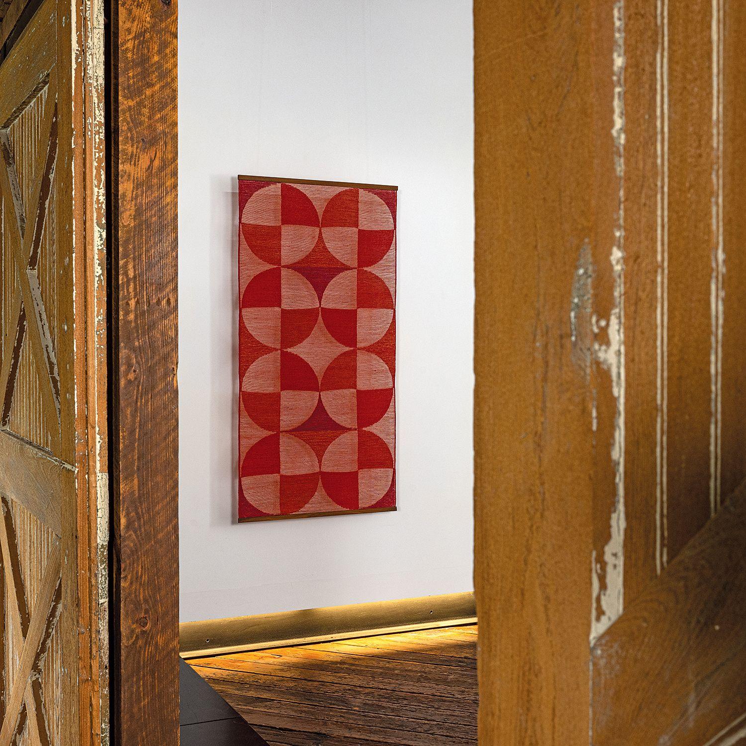 The Window Hanging (Moderne), Art, von Glen Kaufman