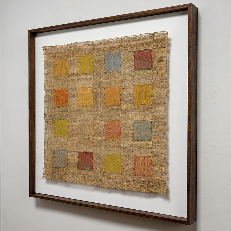 tissage à quatre fils : restes de fils de chaîne et de trame des 65 dernières années, y compris des matériaux filés à la main et manufacturés, de la laine teintée naturelle et synthétique, de la soie, du lin, du coton et de la ramie