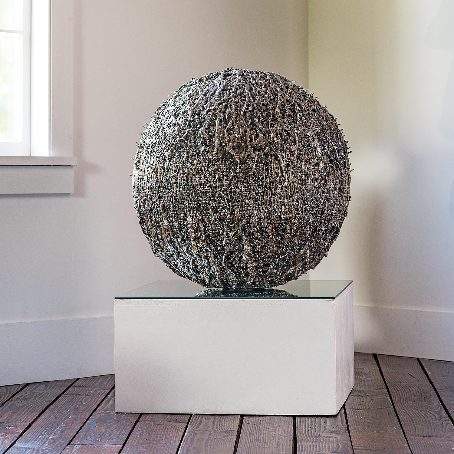 sphère contemporaine en techniques mixtes, sculpture en textile «cavation » - Contemporain Sculpture par Norma Minkowitz