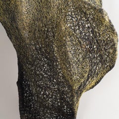 "Chrysalis", sculpture murale contemporaine en textile à base de techniques mixtes