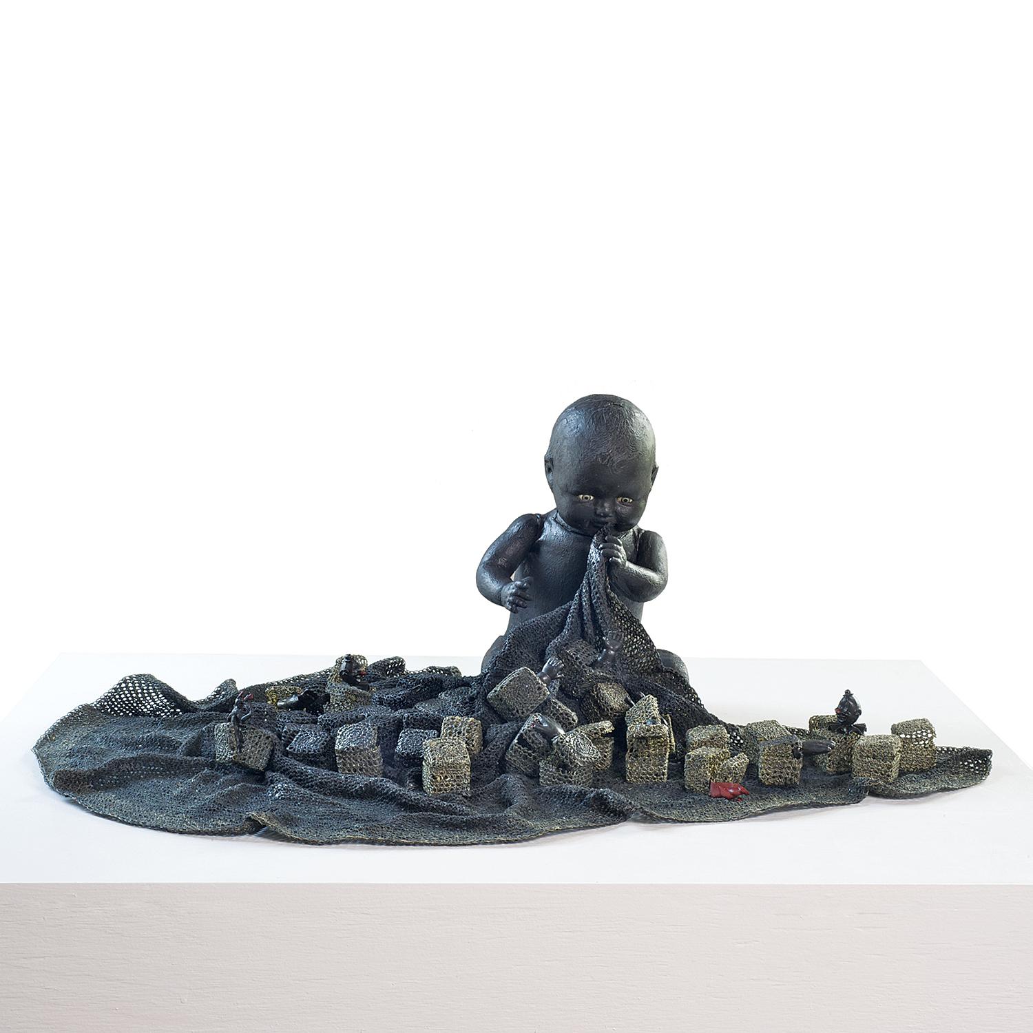 « Child of the Night », Norma Minkowitz, sculpture textile contemporaine en techniques mixtes