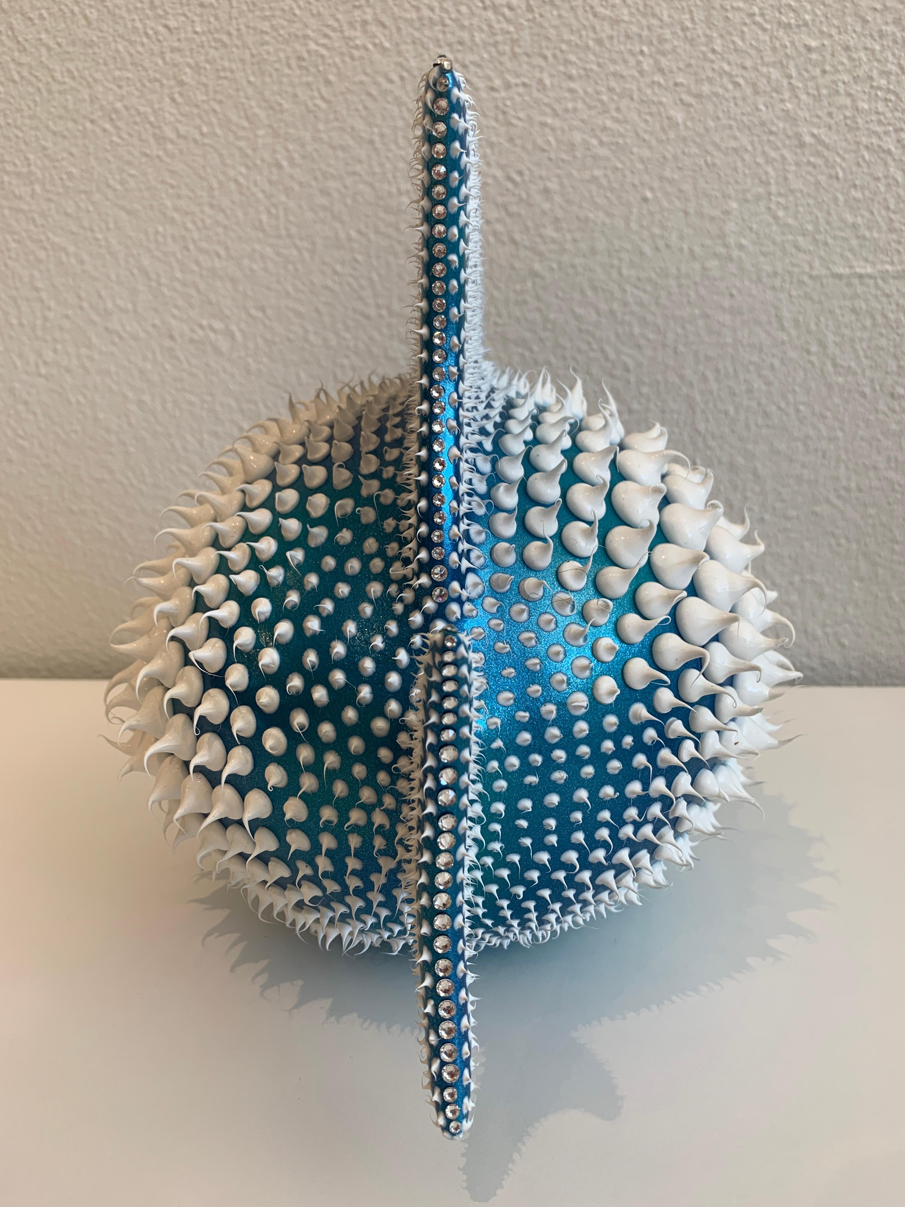 Eddie Maniez: „Moonfish Large“, Skulptur aus französischer Keramik mit Silicone-Blauem Swarovski im Angebot 3
