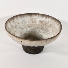 Paul Philp, Open bowl with dripped edge. Round stoneware, chalky surface, dark