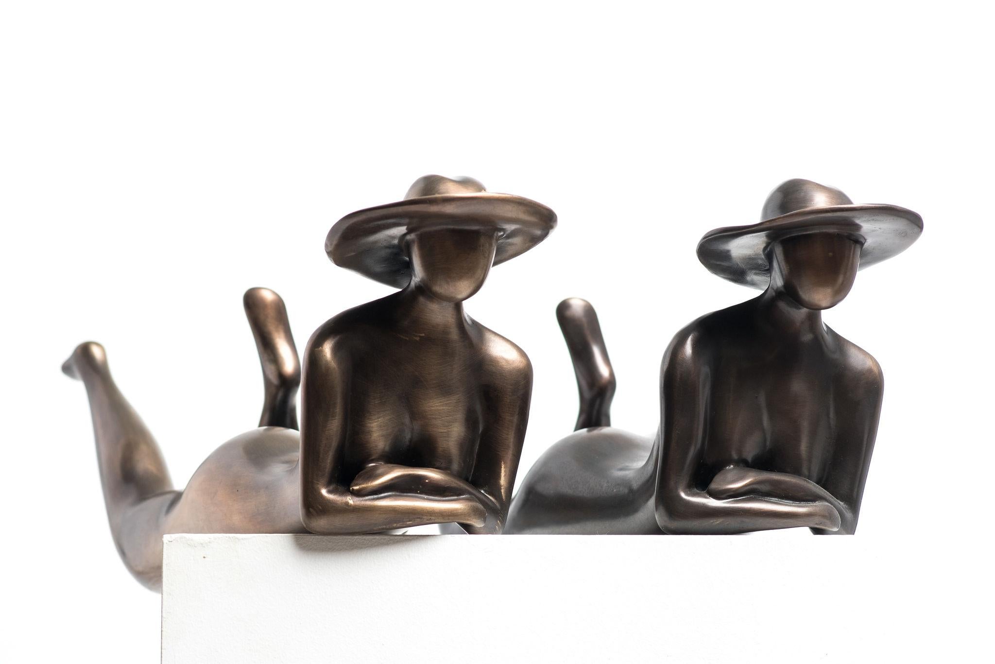 Anita Birkenfeld, Elegancia, mujeres tomando el sol, esculturas de mujeres en venta 2