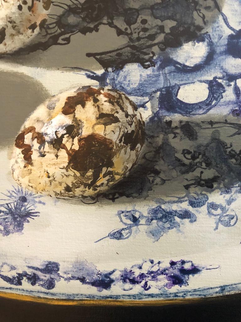 When you look at this painting ''Quail eggs on Chinese porcelain plate'' by Dutch artist Sasja Wagenaar (1959) from a distance you see a perfectly painted image, but up close a flowing movement of the paint streaks is visible. Sasja takes great
