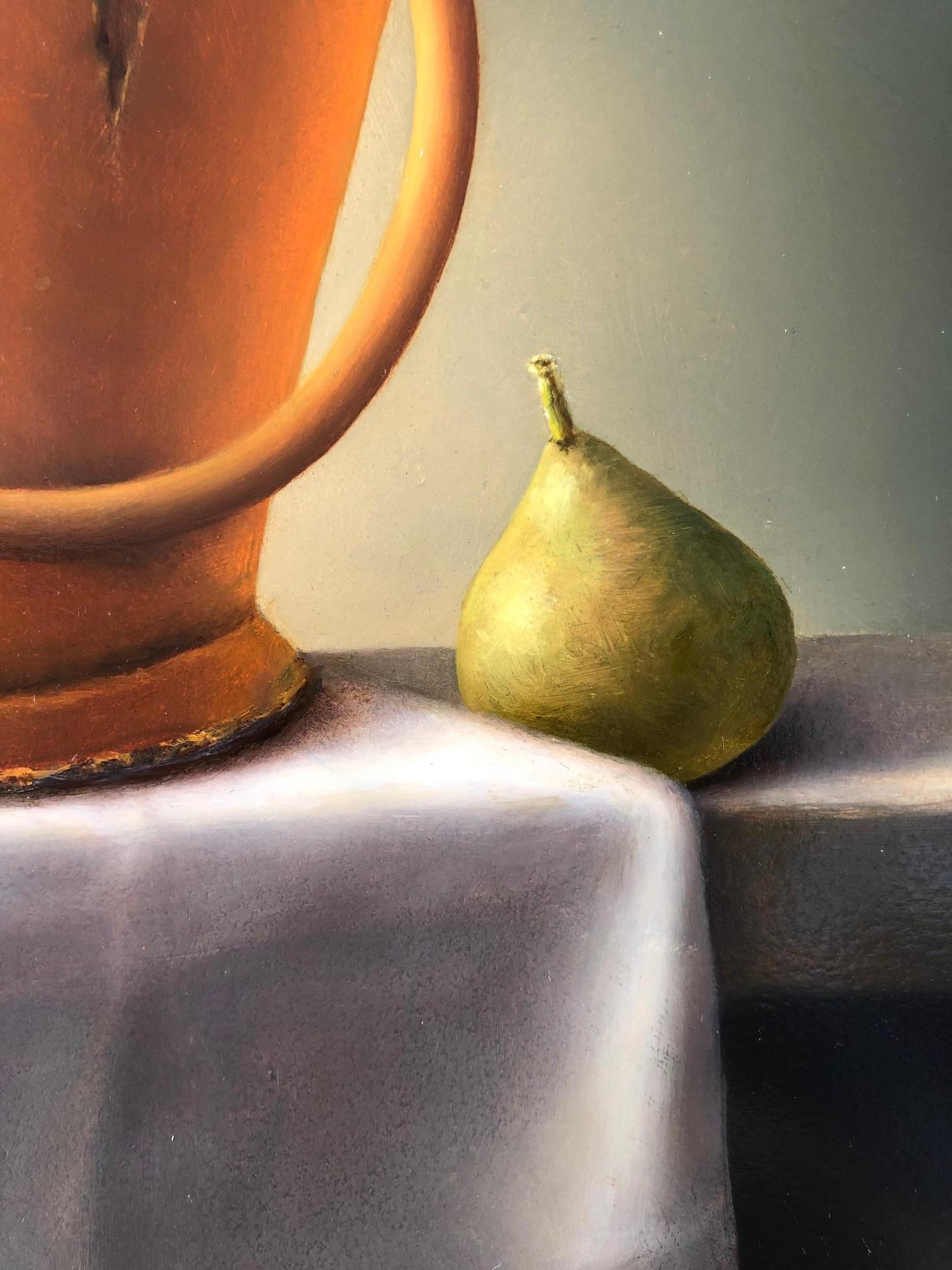 « Poires dans un seau jaune » - Peinture à l'huile réaliste néerlandaise - Nature morte avec poires - Réalisme Painting par René Smoorenburg