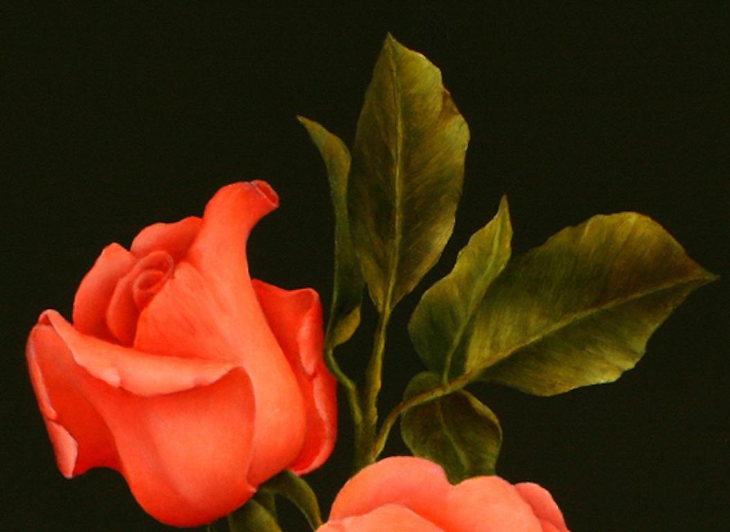 « Roses » - Peinture contemporaine néerlandaise de nature morte réaliste de roses  - Noir Still-Life Painting par René Smoorenburg 